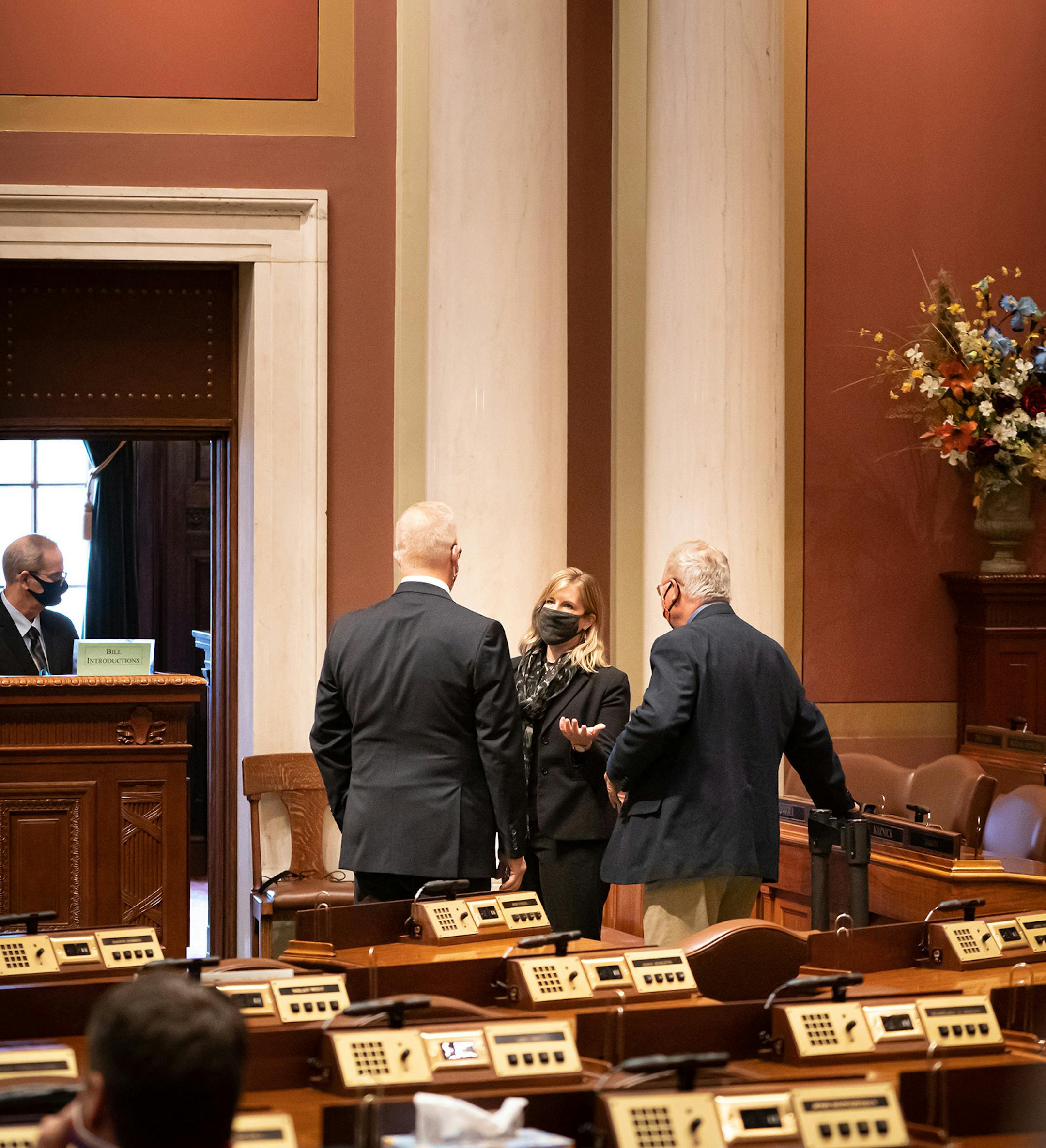 House Speaker Melissa Hortman, DFL-Brooklyn Park spoke with Rep. Jim Nash, R-Waconia, left and Rep. Dean Urdahl, R-Grove City, right, before the start the special session.