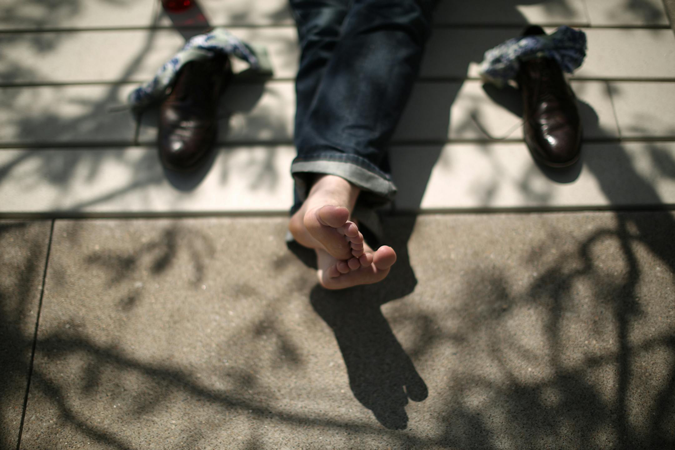 With the House and the Senate in recess Sunday afternoon, lobbyists and staffers headed outdoors. ] JEFF WHEELER ï jeff.wheeler@startribune Legislators worked Sunday to agree on spending, tax cuts, and borrowing ahead of their midnightt adjournment deadline Sunday, May 22, 2016.