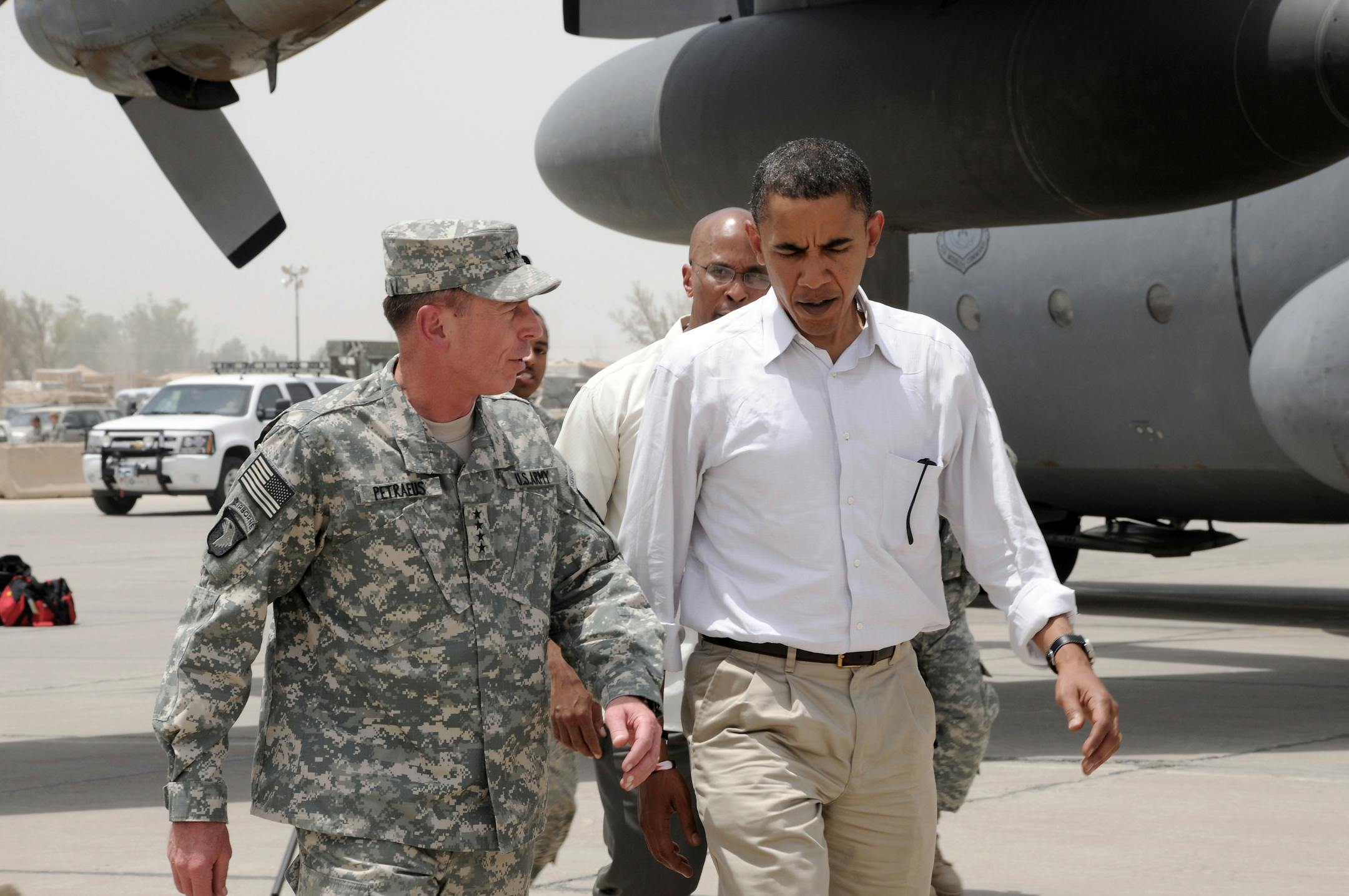 Barack Obama met with the top U.S. military commander in Iraq, Gen. David Petraeus, during a visit to Baghdad Monday.