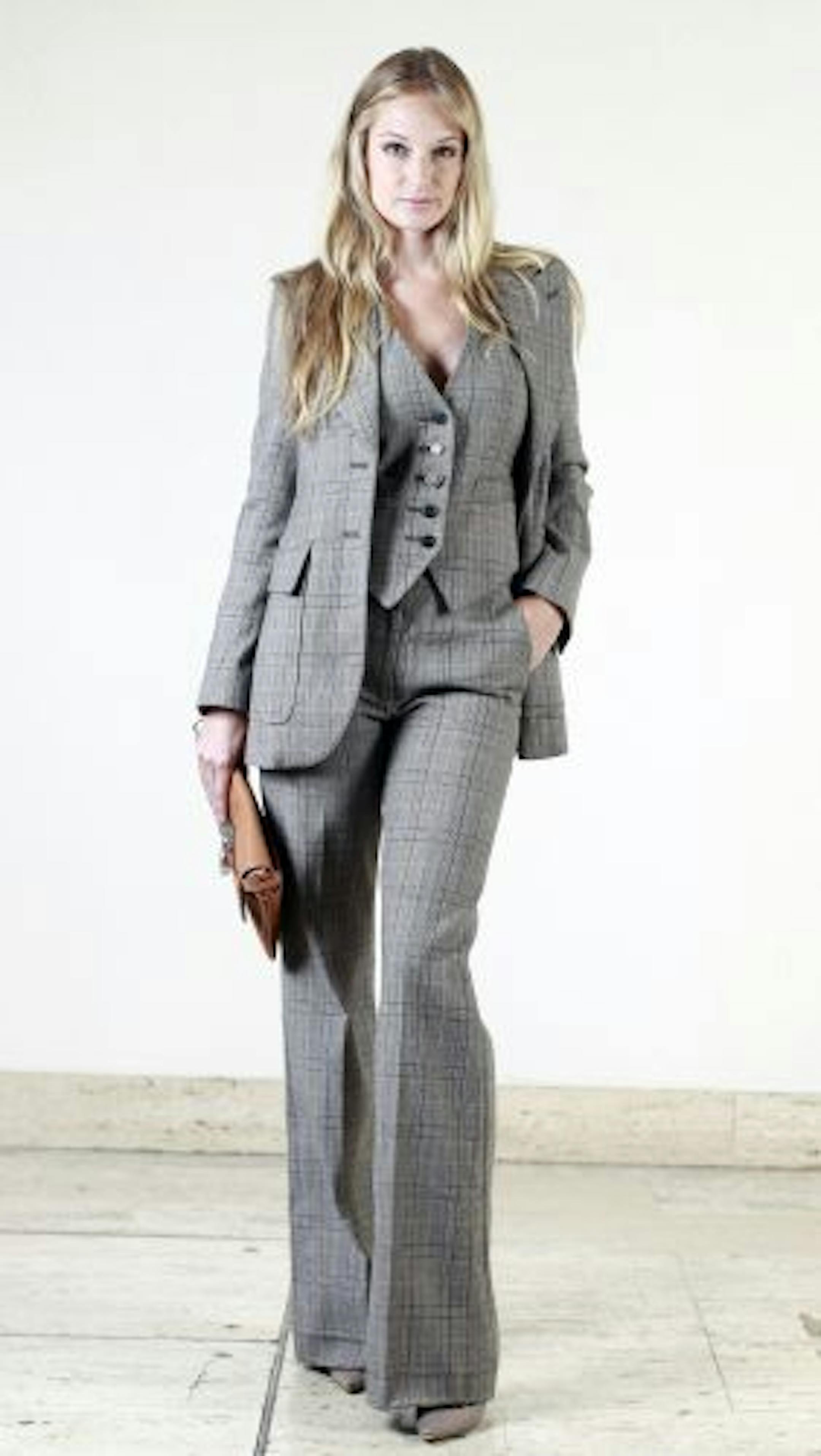 Tracy Ripsin models a look from the fall 2010 Marc Jacobs collection.