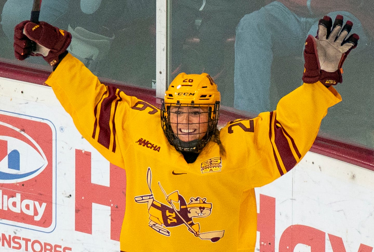 Gophers women s hockey finishes off sweep of No. 1 Wisconsin