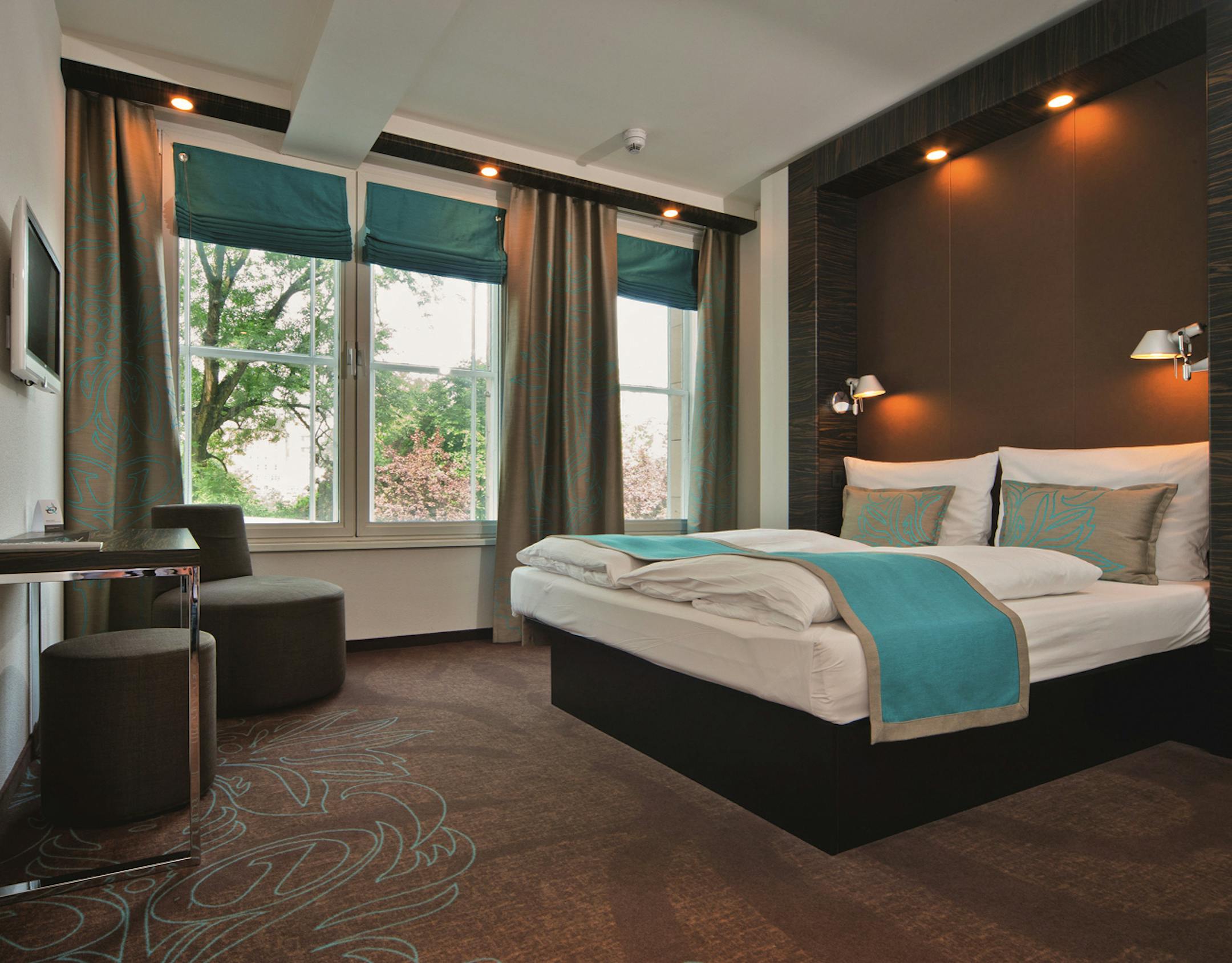 An undated handout photo of a bedroom at the Motel One Edinburgh-Royal in Edinburgh, Scotland. The hotel offers an affordable alternative to more expensive establishments near Royal Mile sites. (Motel One GmbH via The New York Times) -- NO SALES; FOR EDITORIAL USE ONLY WTIH STORY SLUGGED SCOTLAND-HOTEL-REVIEW BY ADAM H. GRAHAM . ALL OTHER USE PROHIBITED. -- PHOTO MOVED IN ADVANCE AND NOT FOR USE, ONLINE OR IN PRINT, BEFORE JULY 20, 2014. -- ORG XMIT: XNYT72