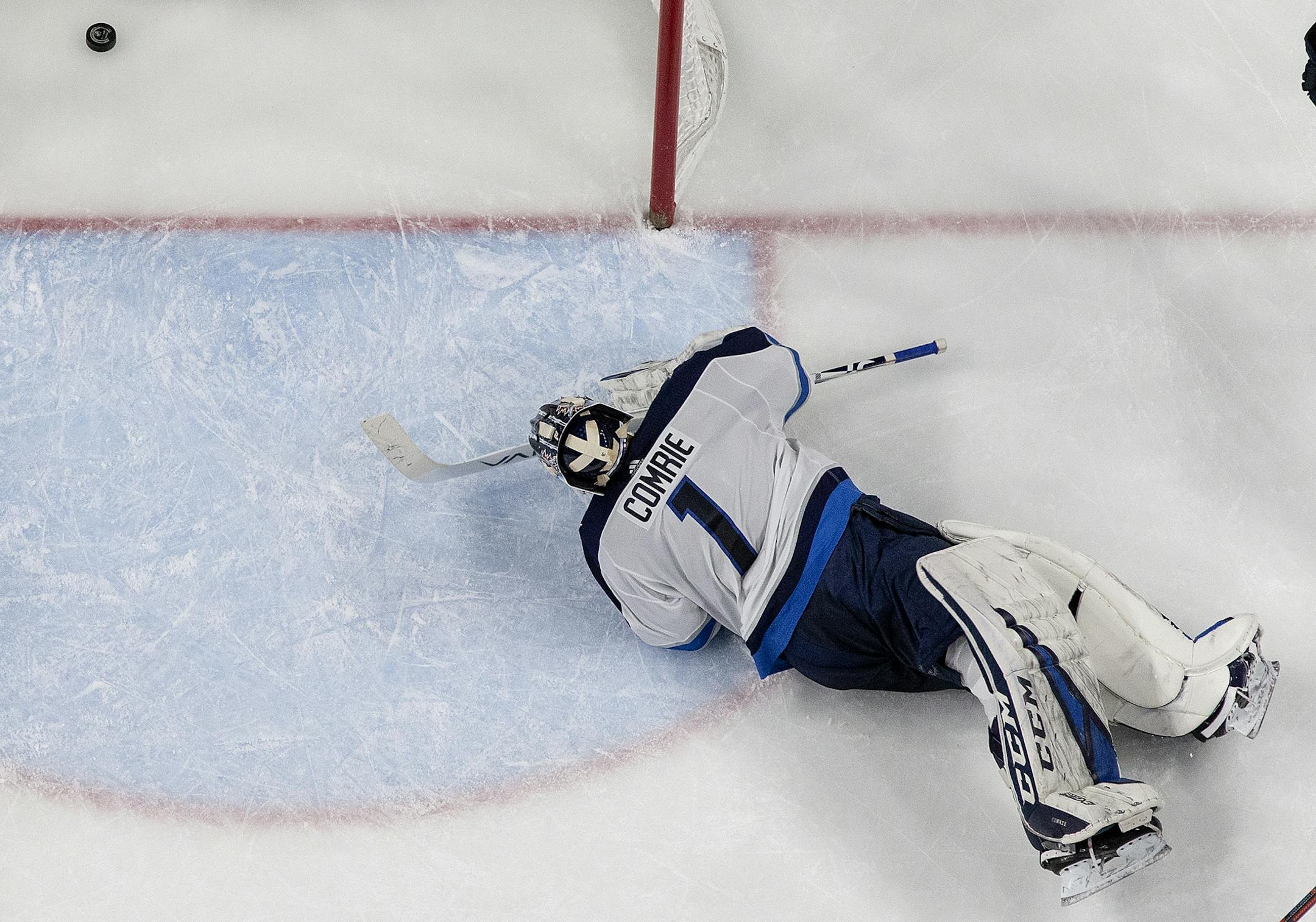 Marcus Foligno (17) got the puck past Jets goalie Eric Comrie (1) for a goal in the third period.