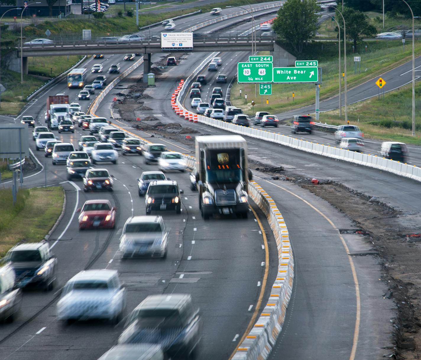 Motorists traveled the I-94 freeway between St. Paul and Maplewood.