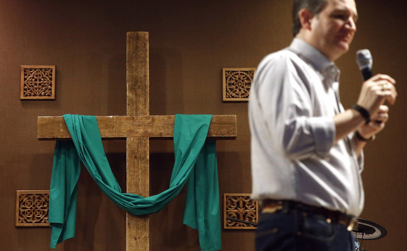 Republican presidential candidate, Sen. Ted Cruz, R-Texas speaks during a town hall at Praise Community Church in Mason City, Iowa, Friday, Jan. 8, 2016. (AP Photo/Patrick Semansky)