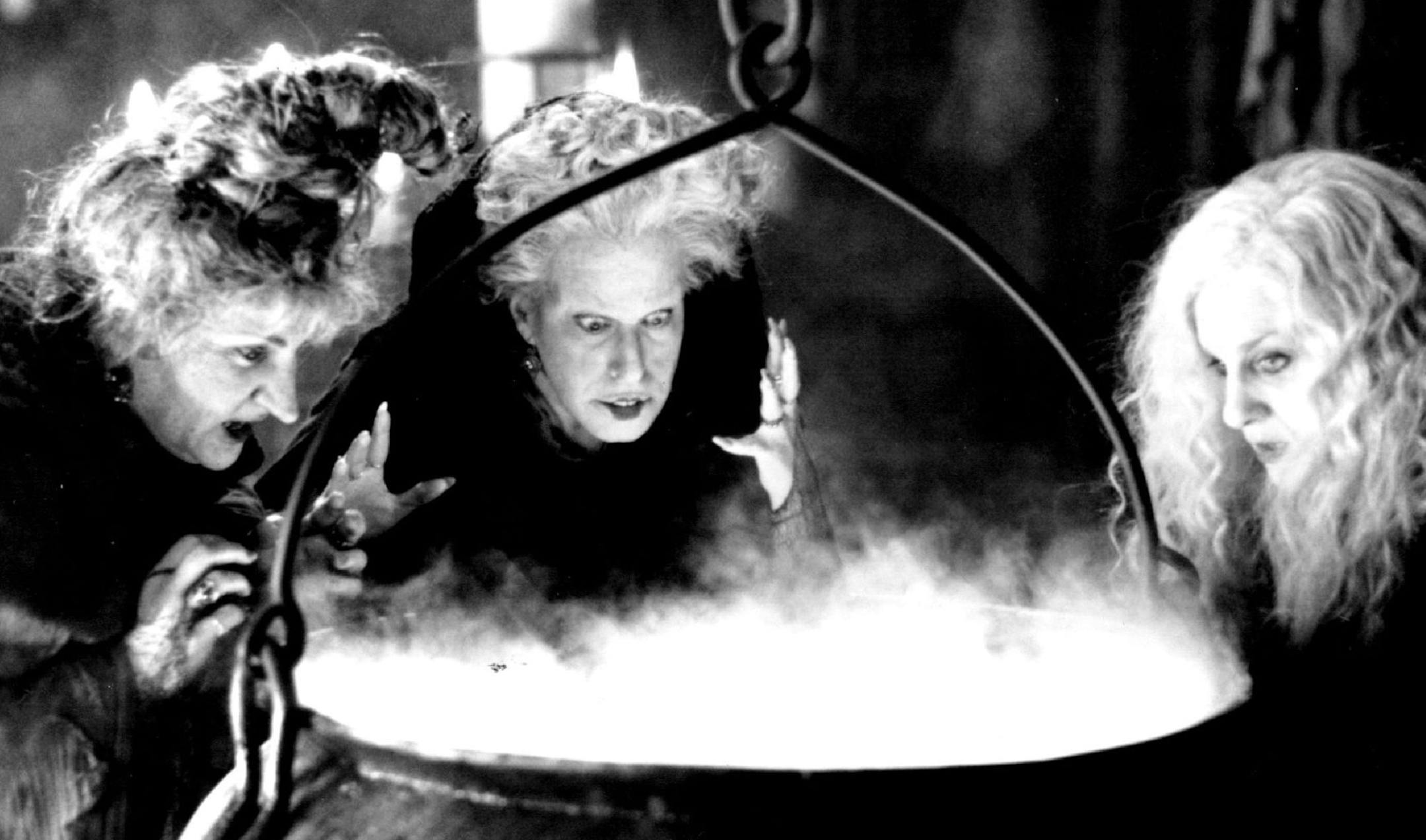 Kathy Najimy, Bette Midler and Sarah Jessica Parker in the 1993 film "Hocus Pocus." ORG XMIT: MIN2017012521362006