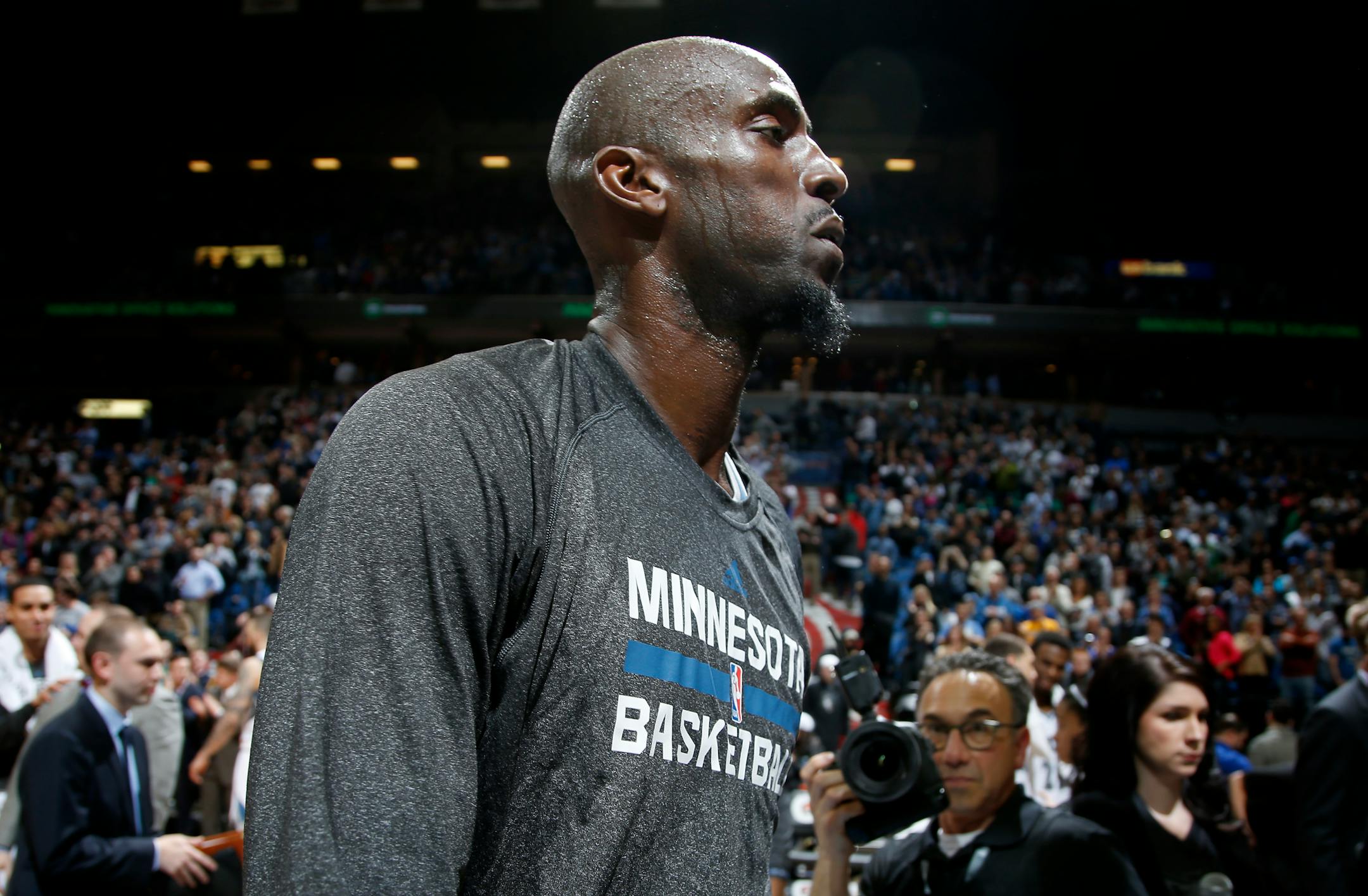 Kevin Garnett (21) walked off the court at the end of the game. Minnesota beat Washington by a final score of 97-77. ] CARLOS GONZALEZ cgonzalez@startribune.com, February 25, 2015, Minneapolis, MN, Target Center, NBA, Minnesota Timberwolves vs. Washington Wizards