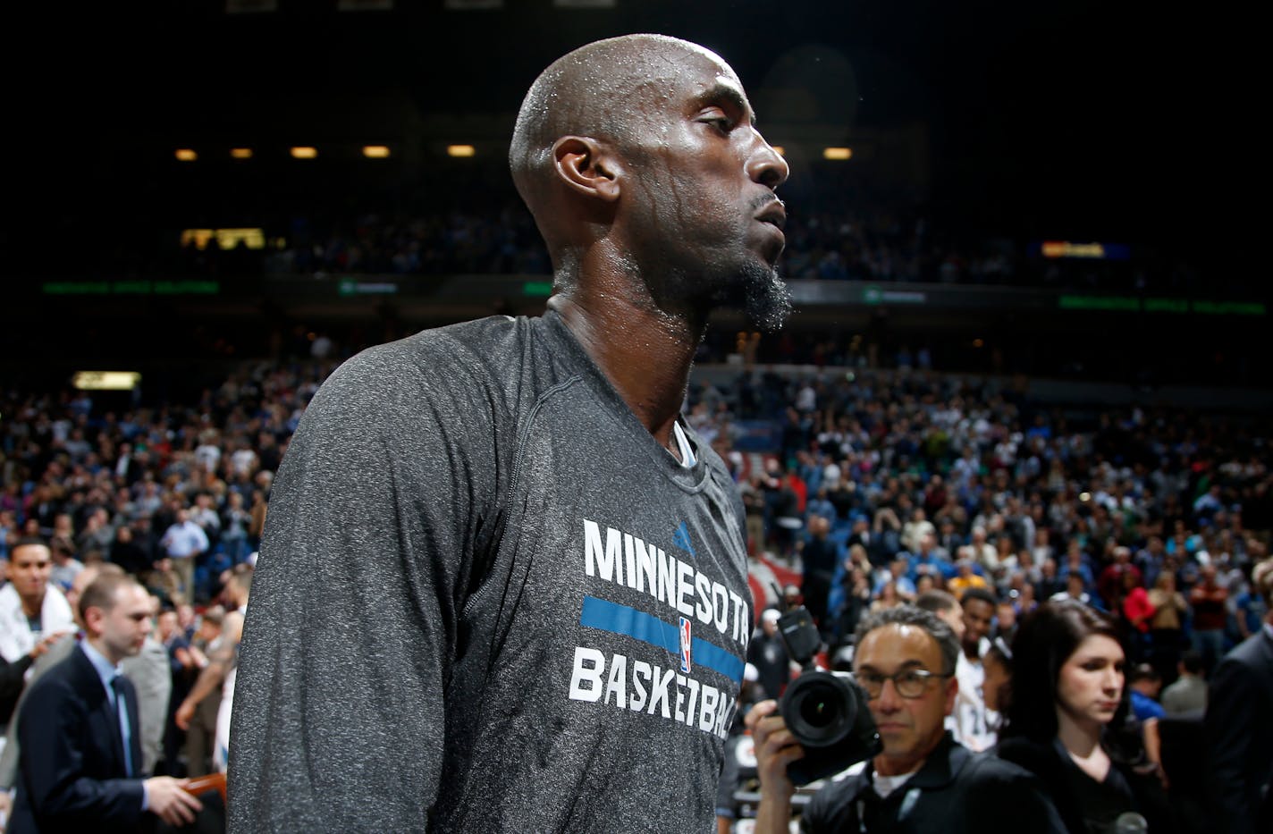 Kevin Garnett (21) walked off the court at the end of the game. Minnesota beat Washington by a final score of 97-77. ] CARLOS GONZALEZ cgonzalez@startribune.com, February 25, 2015, Minneapolis, MN, Target Center, NBA, Minnesota Timberwolves vs. Washington Wizards