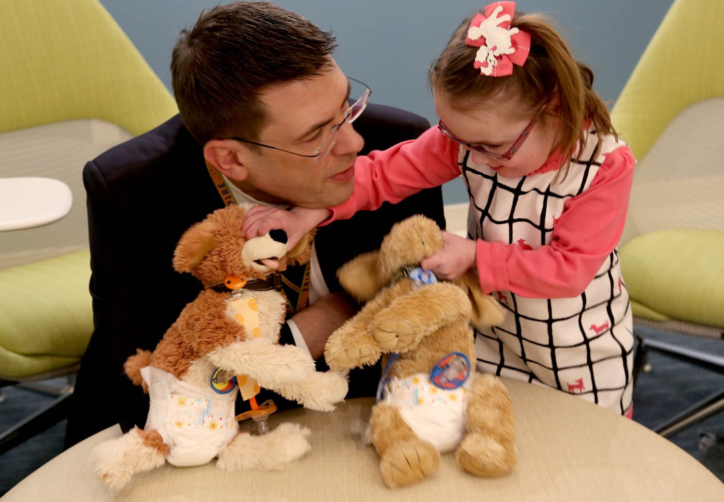 Dr. Stefan Friedrichsdorf smiled as Kali McKellips, 8, arranged her dogs for a picture. ] (KYNDELL HARKNESS/STAR TRIBUNE) kyndell.harkness@startribune.com In the new pain clinic at Children's Hospital in Minneapolis Min., Thursday, January 15, 2014.