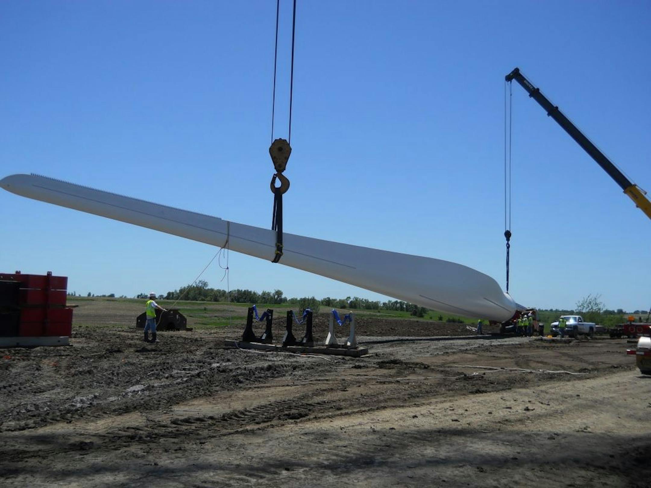 Mortenson contruction of a windmill blade, Rolling Hills, Iowa