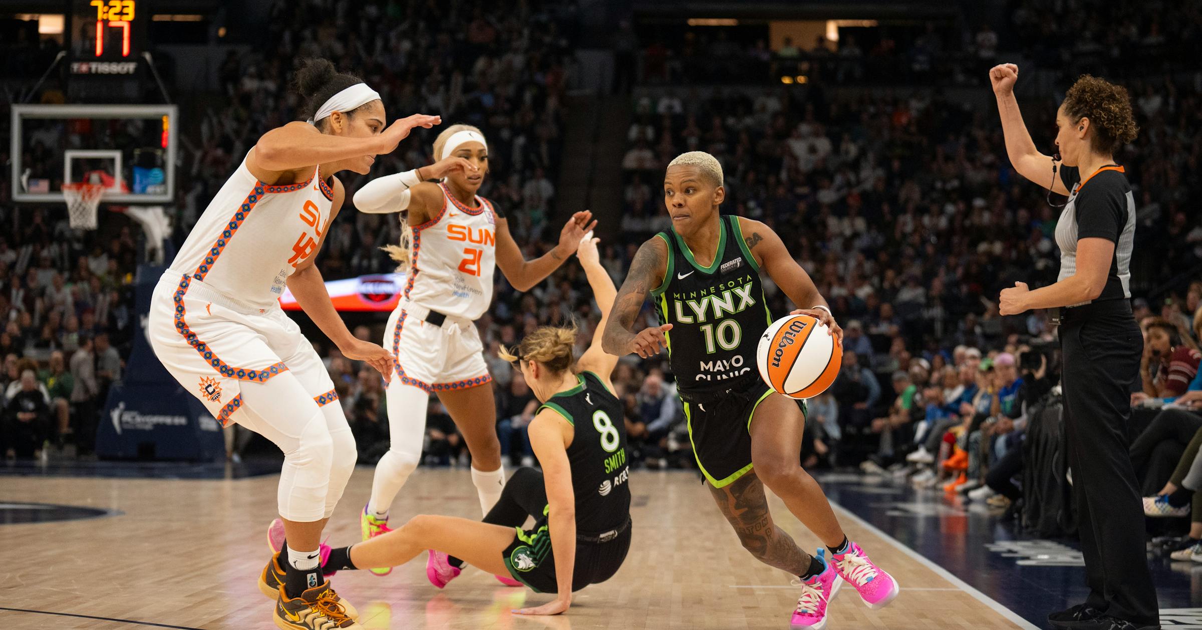 Lynx roar into WNBA Finals by beating Sun Lynx roar into WNBA Finals by beating Sun