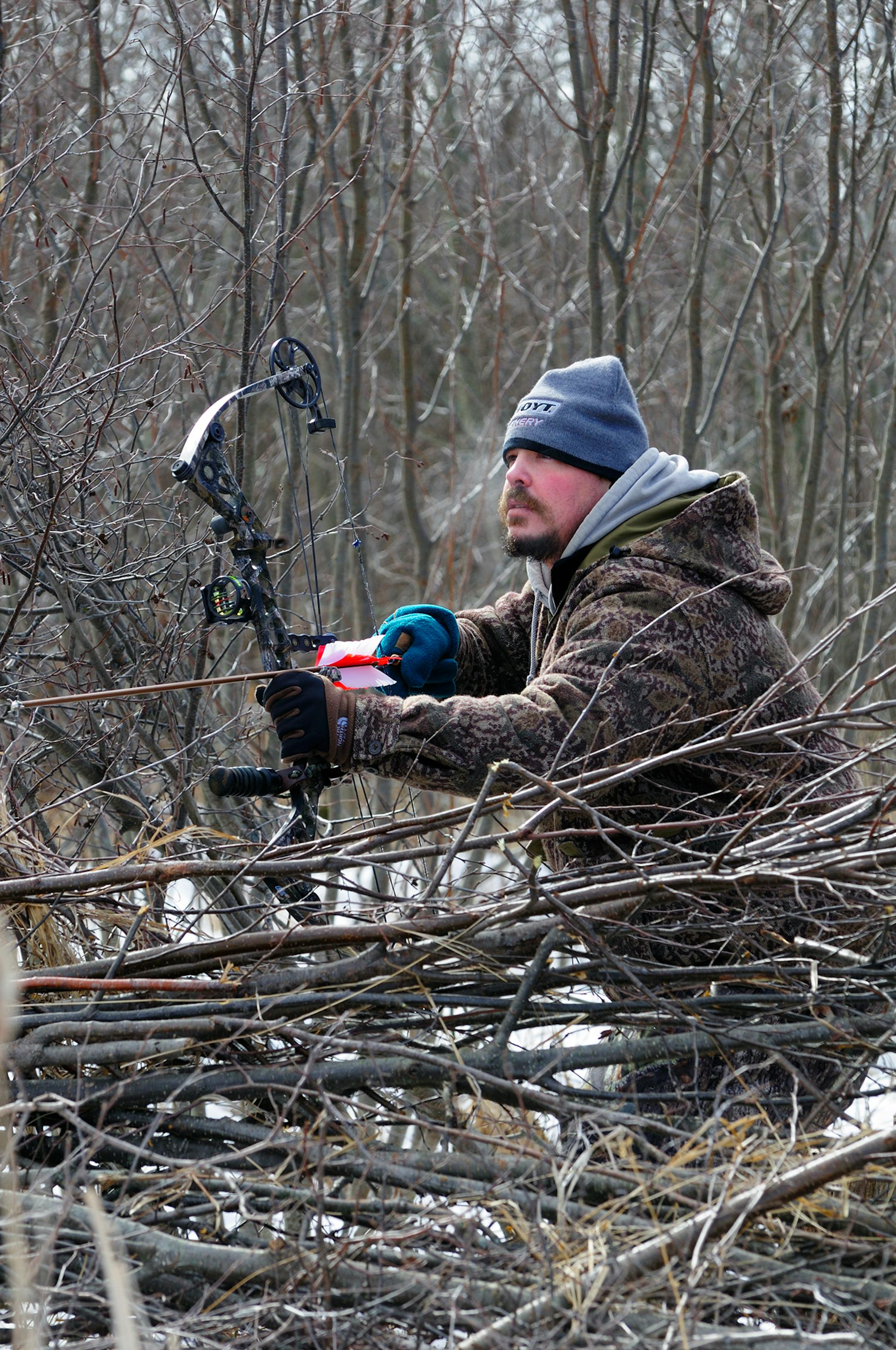 00105-047.06 Bowhunting: Archer watches winged for game with bow up and flu flu arrow on the string. Hunt, birds, flight, fly, crows.