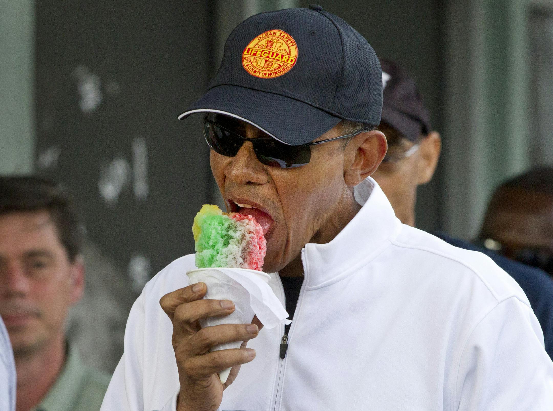 President Barack Obama eats shave ice with daughter Malia at Island Snow, Thursday, Jan. 1, 2015, in Kailua, in Hawaii during the Obama family vacation. (AP Photo/Jacquelyn Martin)