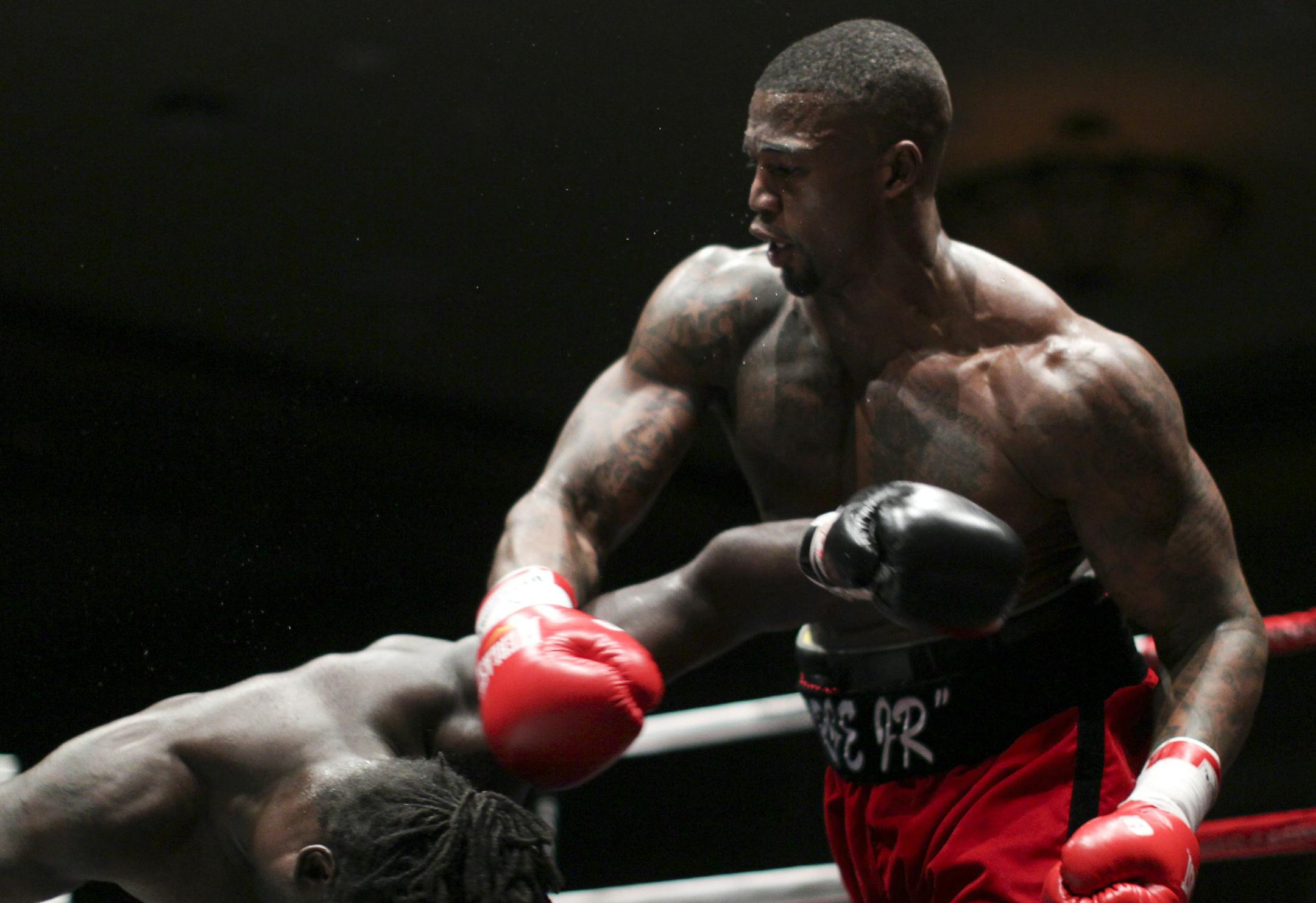 JEFF WHEELER &#x201a;&#xc4;&#xa2; jeff.wheeler@startribune.com HINCKLEY - 5/20/11 - Minnesota Vikings defensive end Ray Edwards won his professional boxing debut Friday night at Grand Casino in Hinckley, where he outscored heavyweight T.J. Gibson in their four round bout. Gibson fights out of a gym in Duluth. IN THIS PHOTO: ] Ray Edwards landed a blow to T.J. Gibson on his way to winning his professional boxing debut Friday night in Hinckley.