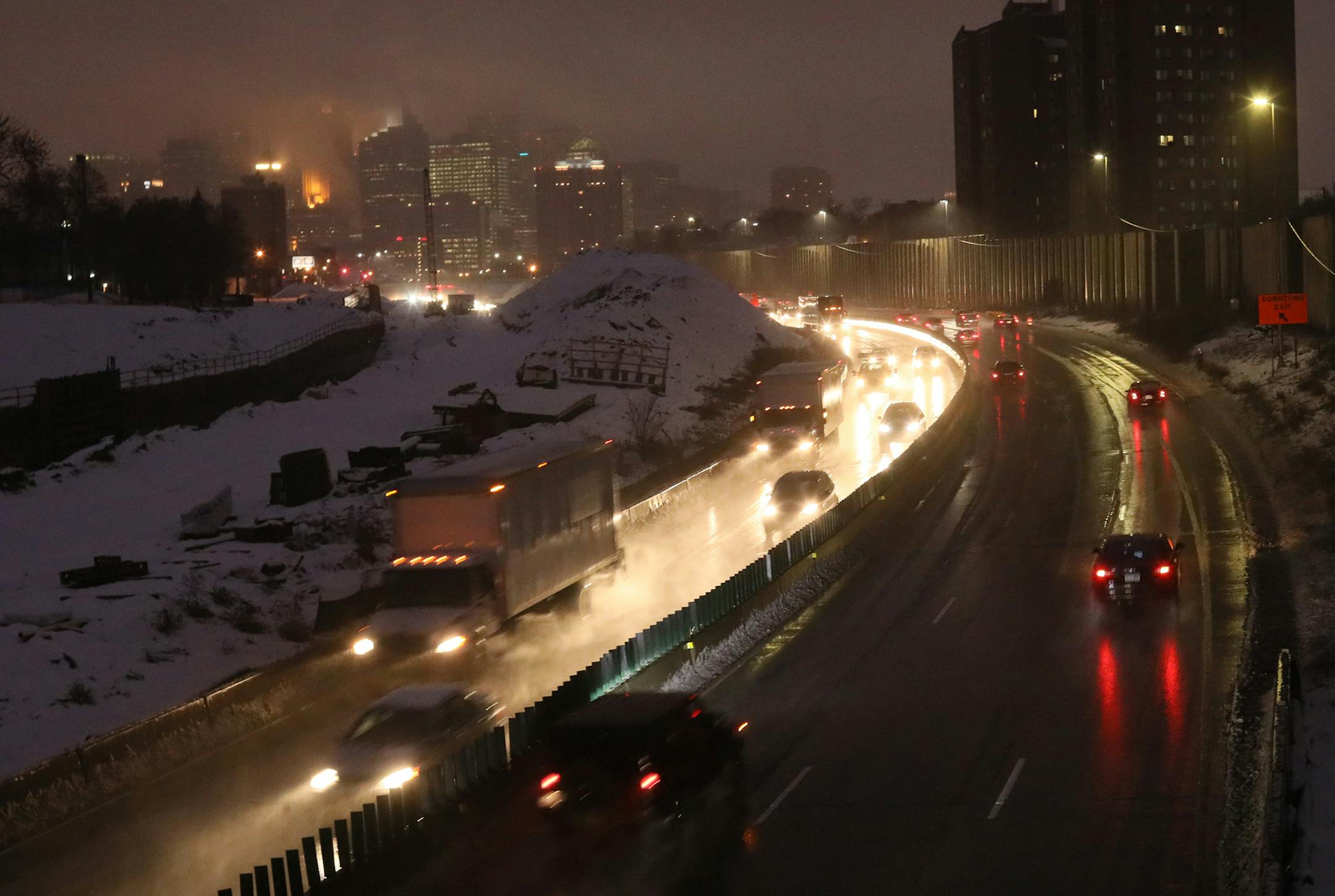 Traffic flows through a rainy I-35W, seen from the E. 26th St. Bridge Thursday, Dec. 27, 2018, in Minneapolis, MN.] DAVID JOLES &#x2022; david.joles@startribune.com What headaches are we seeing early a.m. after 1-3 inches of snow fell overnight?