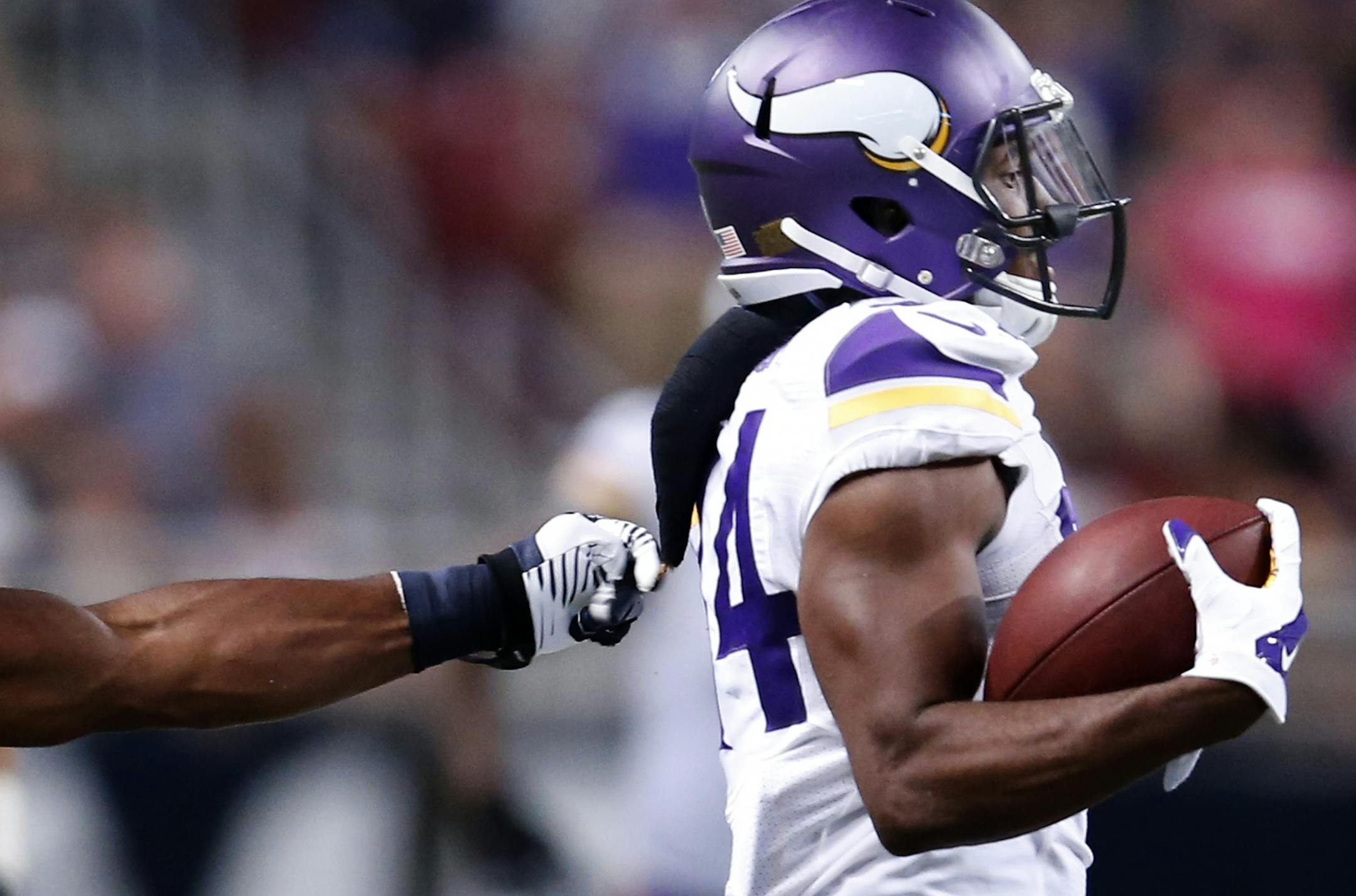 Vikings Cordarrelle Patterson (84) evaded Rams defenders during a 67-yard touchdown run in the third quarter.