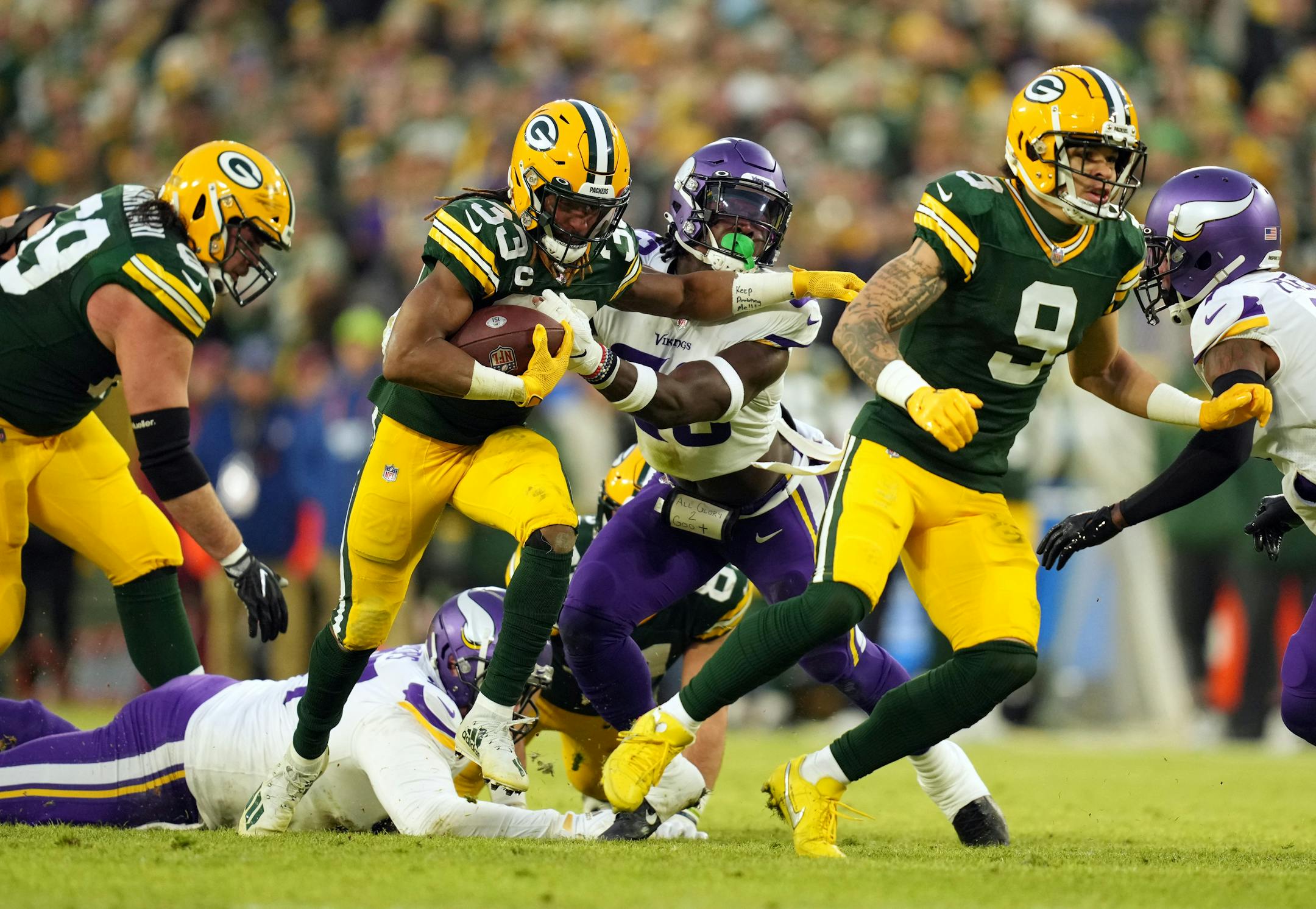 Green Bay Packers running back Aaron Jones (33) rushes the ball in the second quarter of an NFL game between the Minnesota Vikings and the Green Bay Packers Sunday, Jan. 1, 2023 at Lambeau Field in Green Bay . ] ANTHONY SOUFFLE • anthony.souffle@startribune.com