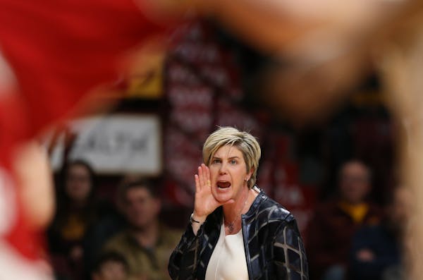 Gophers coach Marlene Stollings gave instructions to her team at Williams Arena in 2018.