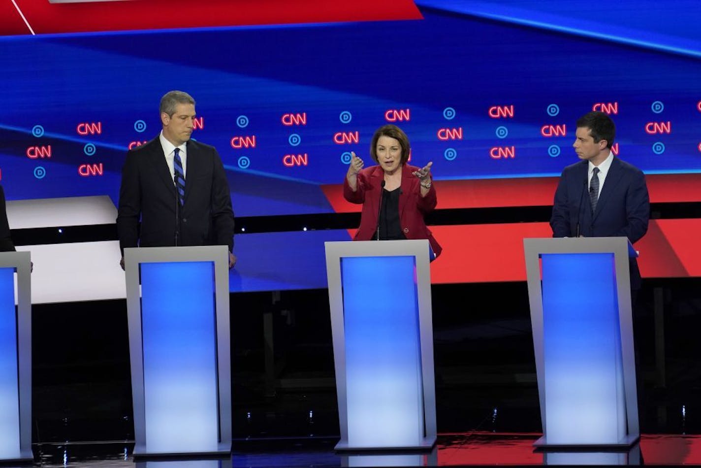 Sen. Amy Klobu­char (D-Mi­nn.), center, speaks during the first night of the second round of Democratic presidential debates, in Detroit, on Tuesday, July 30, 2019. She is flanked by Rep. Tim Ryan (D-Ohio), left, and Mayor Pete Butti­gieg of South Bend, Ind.