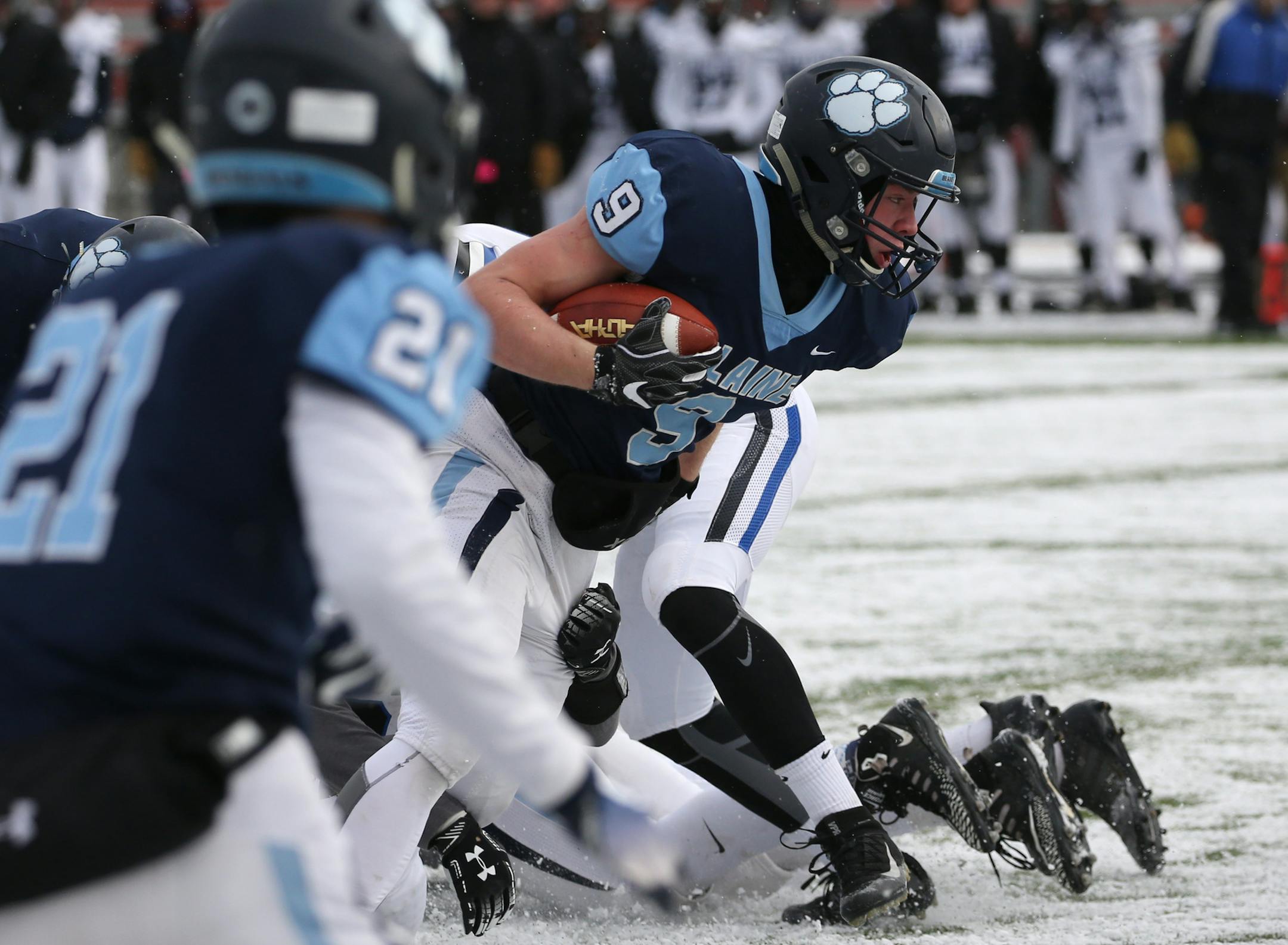 Blaine sSophomore quarterback Will Frederickson carries the ball through the line of scrimmage. Frederickson tallied three rushing touchdowns for Blaine in a 42-14 victory of Eastsview. Photo by Cheryl Myers, SportsEngine