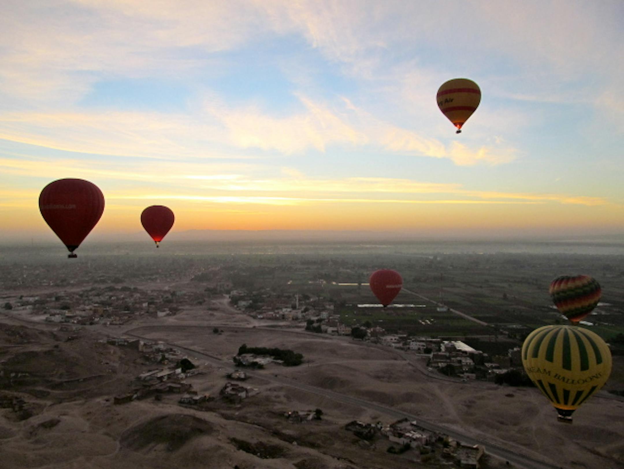 A big picture look at the Nile Valley, complete with hot air balloons!