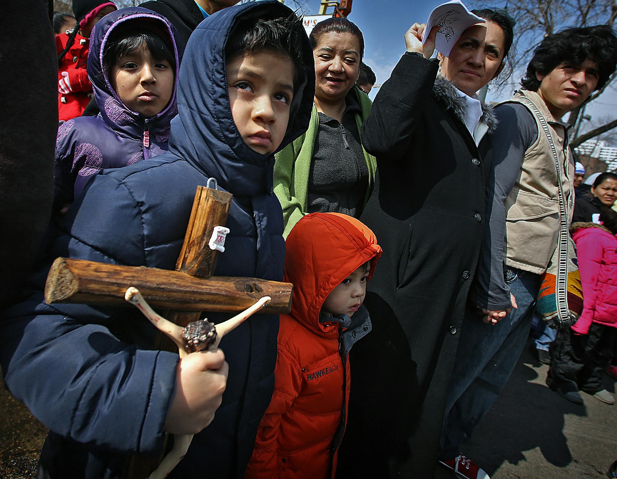 Faithful congregants and others gathered along Nicollet Ave. as the procession passed by. ] (JIM GEHRZ/STAR TRIBUNE) / March 24, 2013 / 9:00 AM Minneapolis, MN &#x201a;&#xc4;&#xec; BACKGROUND INFORMATION- Congregants of St. Stephen&#x201a;&#xc4;&#xf4;s Catholic Church and others joined a Good Friday Stations of the Cross Procession as it moved through the streets of Minneapolis. St. Stephen&#x201a;&#xc4;&#xf4;s Church in south Minneapolis is in the midst of a &#x201a;&#xc4;&#xfa;rebirth,&#x201a;