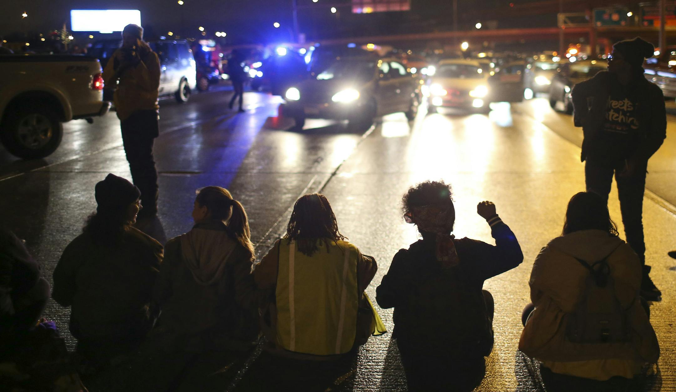 Protesters block traffic on I-94 on Monday, Nov. 16, 2015 in Minneapolis. Hundreds of people protesting the shooting of Jamar Clark on Sunday by a police officer near the precinct crossed onto Interstate 94, bringing traffic to a halt. (Jeff Wheeler/Star Tribune via AP) MANDATORY CREDIT; ST. PAUL PIONEER PRESS OUT; MAGS OUT; TWIN CITIES LOCAL TELEVISION OUT ORG XMIT: MIN2015111716175215