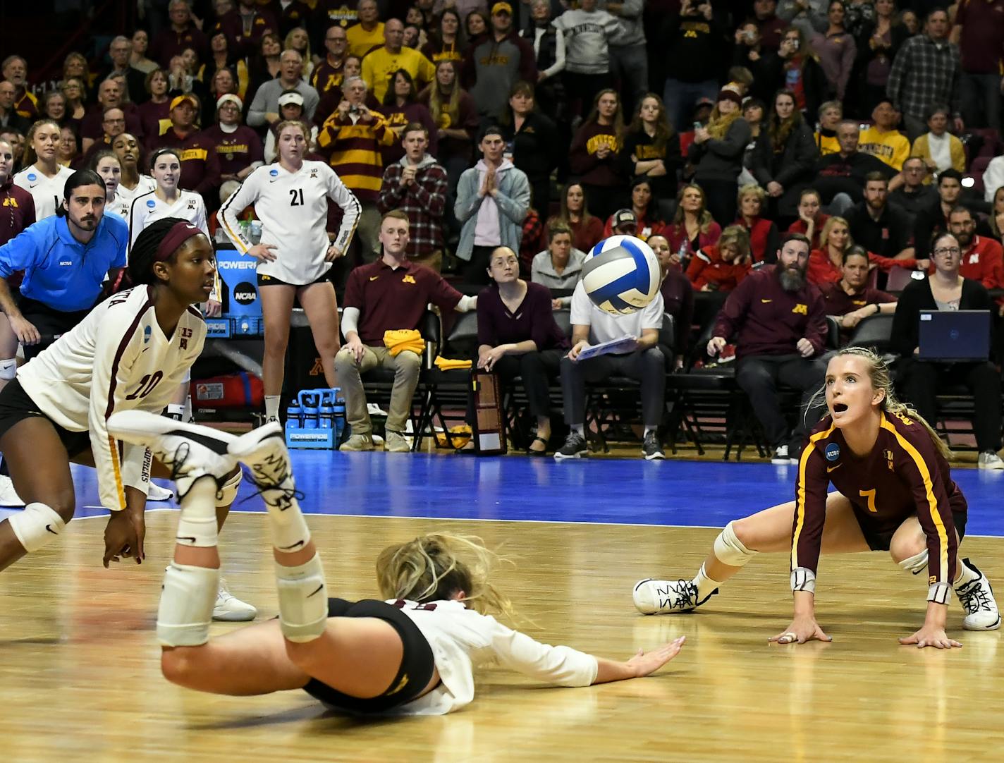 Minnesota setter Samantha Seliger-Swenson (13) tried to keep the ball off the ground for set point in the second set. The Gophers won the point but it was overturned after officials ruled that the ball hit the ground.