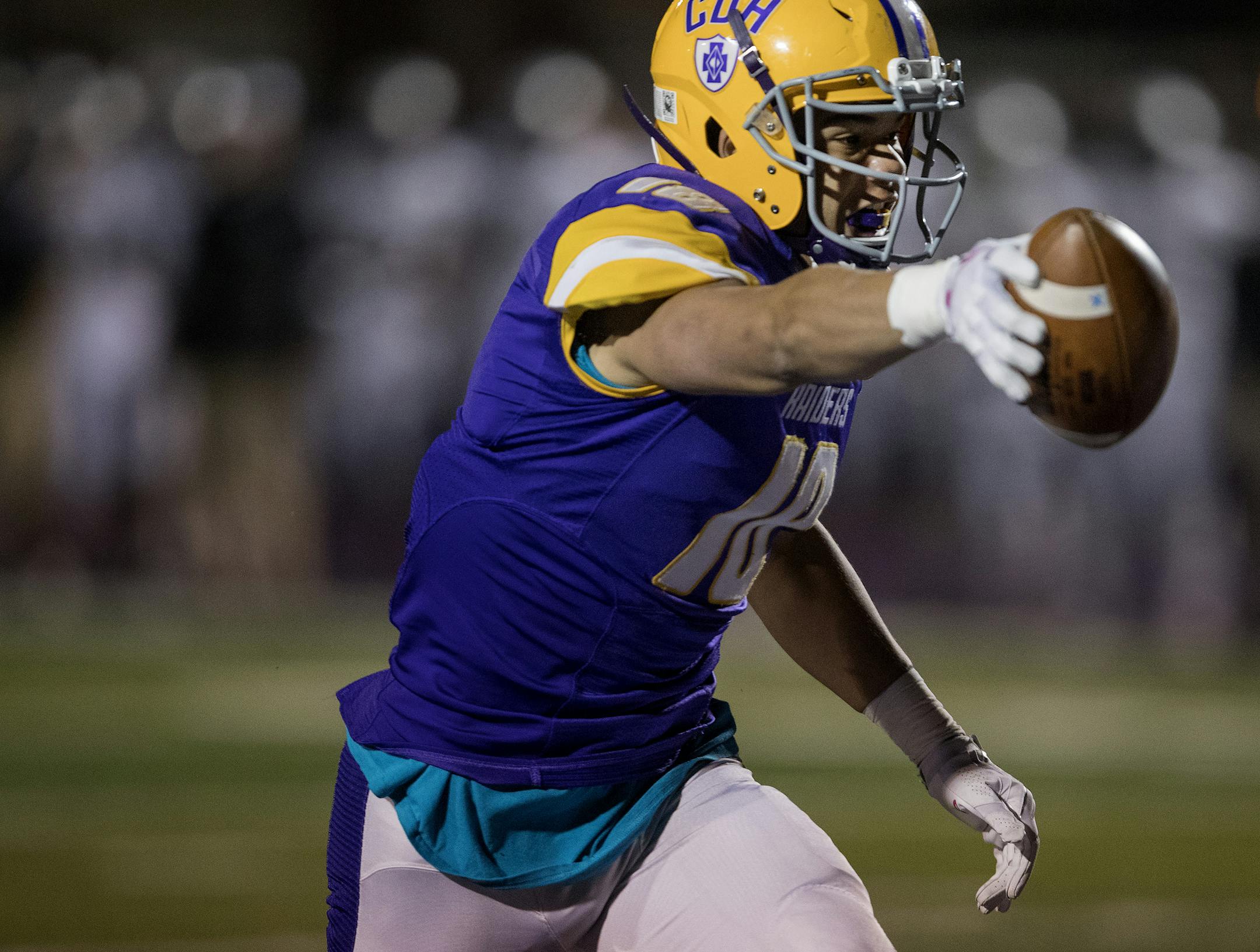 Jacob Prince (18) of Cretin-Derham Hall ran into the end zone after a catch for a touchdown in the second quarter. ] CARLOS GONZALEZ ï cgonzalez@startribune.com - October 18, 2017, St. Paul, MN, University of St. Thomas, High School/Prep Football, Roseville vs. Cretin-Derham Hall