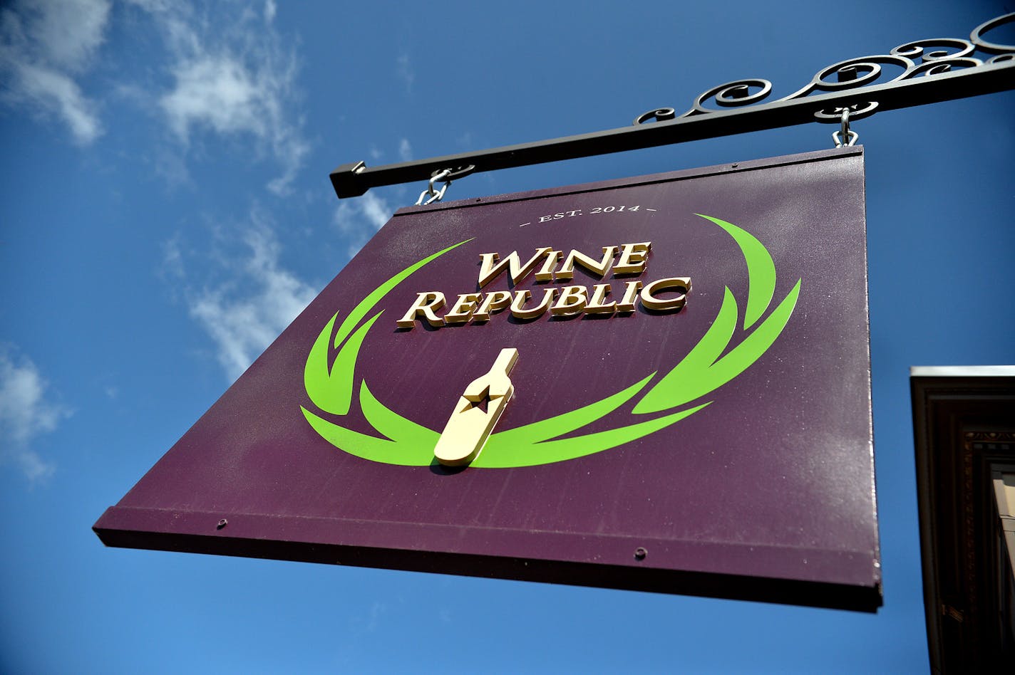 Excelsior's Wine Republic features only organic and biodynamic sustainable wines. ] (SPECIAL TO THE STAR TRIBUNE/BRE McGEE) **Wine Republic (Excelsior, MN)