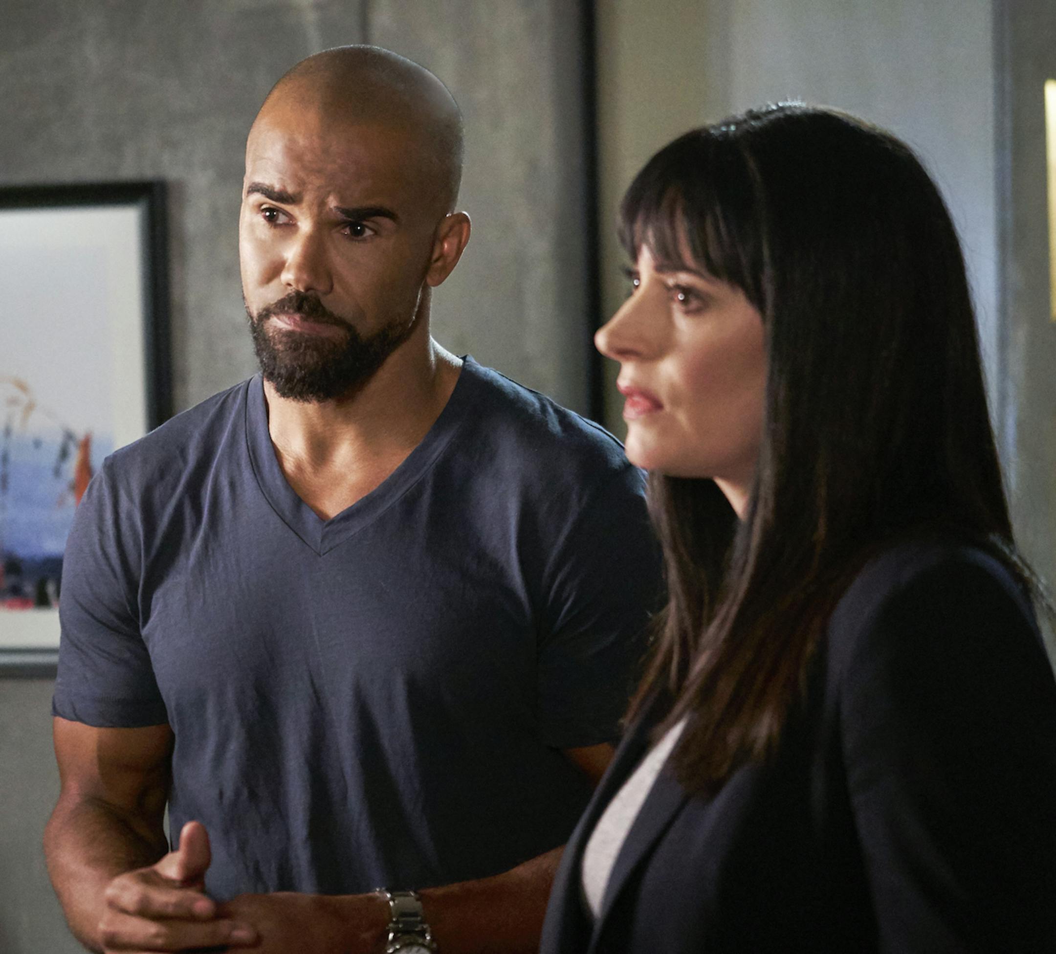 "Red Light" -- Caught in an impossible scenario, Reid must square off with an old nemesis, and Derek Morgan (guest star Shemar Moore) comes to the team with a lead that might help catch Mr. Scratch, the elusive fugitive that has been tormenting the team all season, on the 12th season finale of CRIMINAL MINDS, Wednesday, May 10 (9:00-10:00 PM, ET/PT) on the CBS Television Network. Jane Lynch returns as Diana Reid, the mother of Dr. Reid. Pictured: Shemar Moore (Derek Morgan), Paget Brewster (Emil
