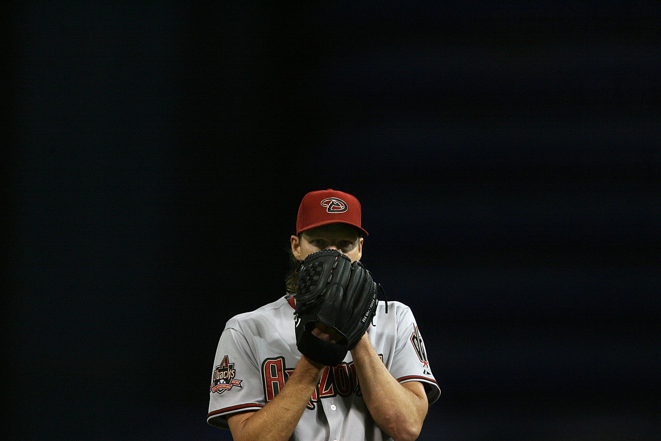 JIM GEHRZ ï jgehrz@startribune.com Minneapolis/June 20, 2008/7:30PM] Arizona Diamondbacks starting pitcher Randy Johnson concentrated prior to making a pitch early in the game against the Twins at the Metrodome.