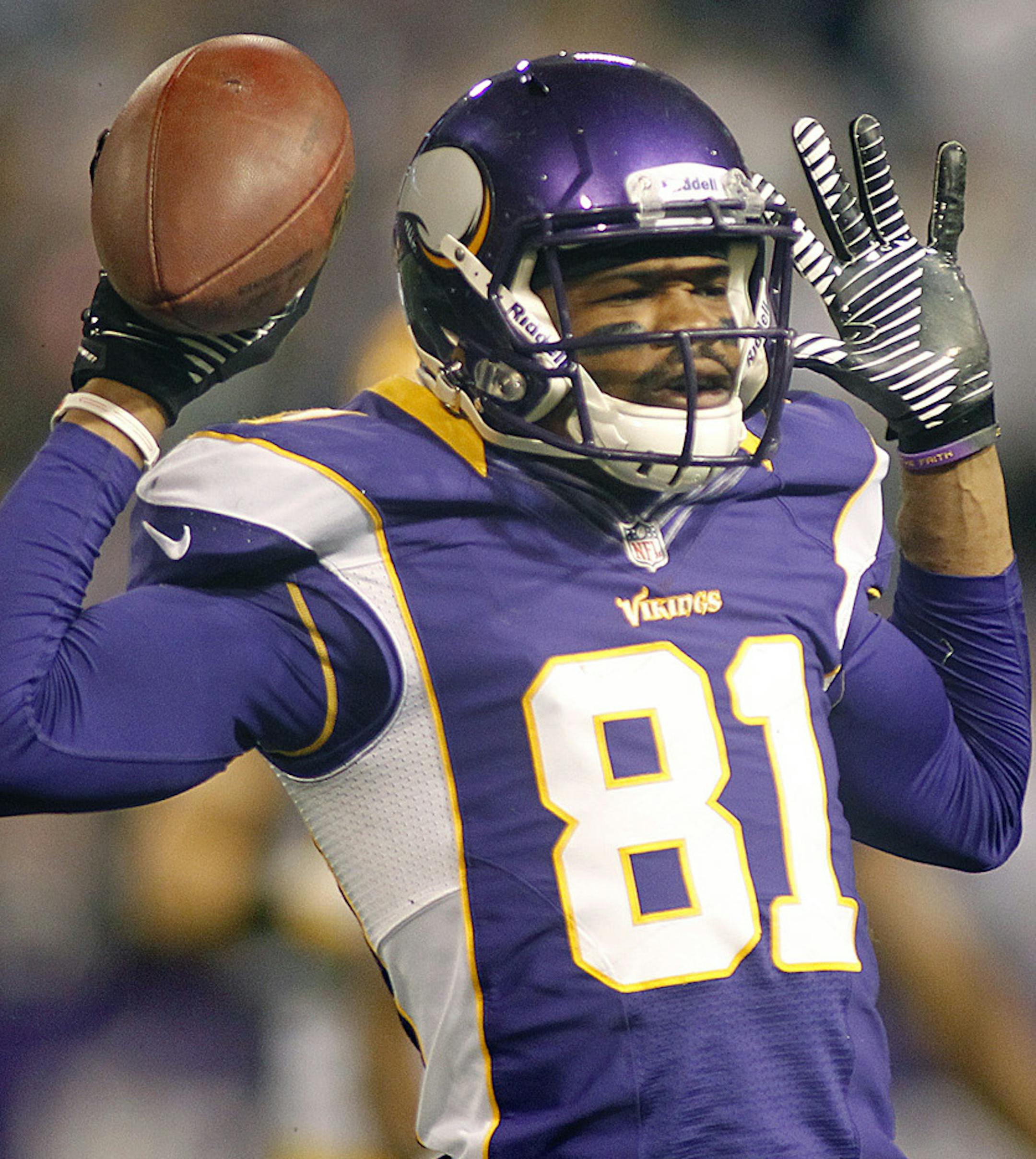 Vikings Jerome Simpson celebrated during the first half after a grab against the Green Bay Packers at Mall of America Field, Sunday, December 30, 2012 in Minneapolis, MN. (ELIZABETH FLORES/STAR TRIBUNE) ELIZABETH FLORES • eflores@startribune.com ORG XMIT: MIN1212301928522119