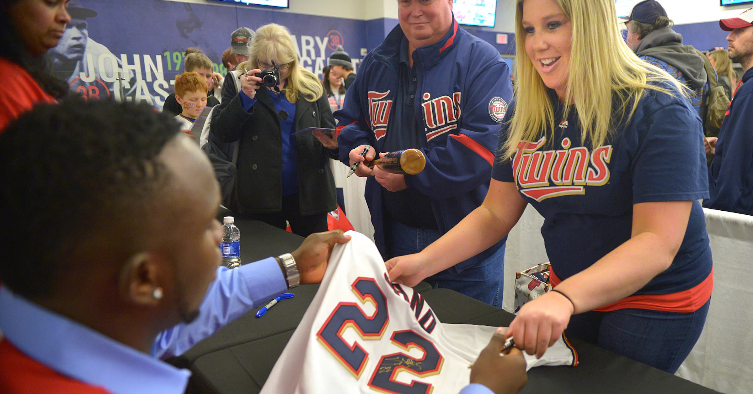 Tanner Ray Howdeshell Fans have plenty of questions at TwinsFest