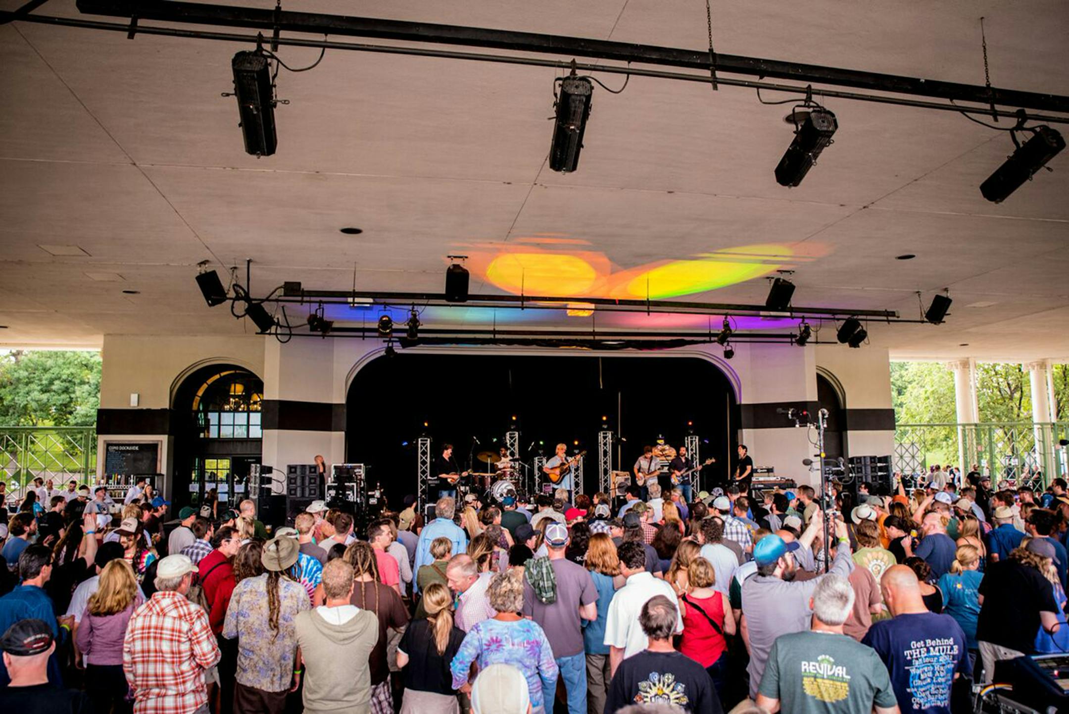 Coloradoís bluegrassy jam-band mainstays Leftover Salmon played the first in a series of concerts at Como Dockside.