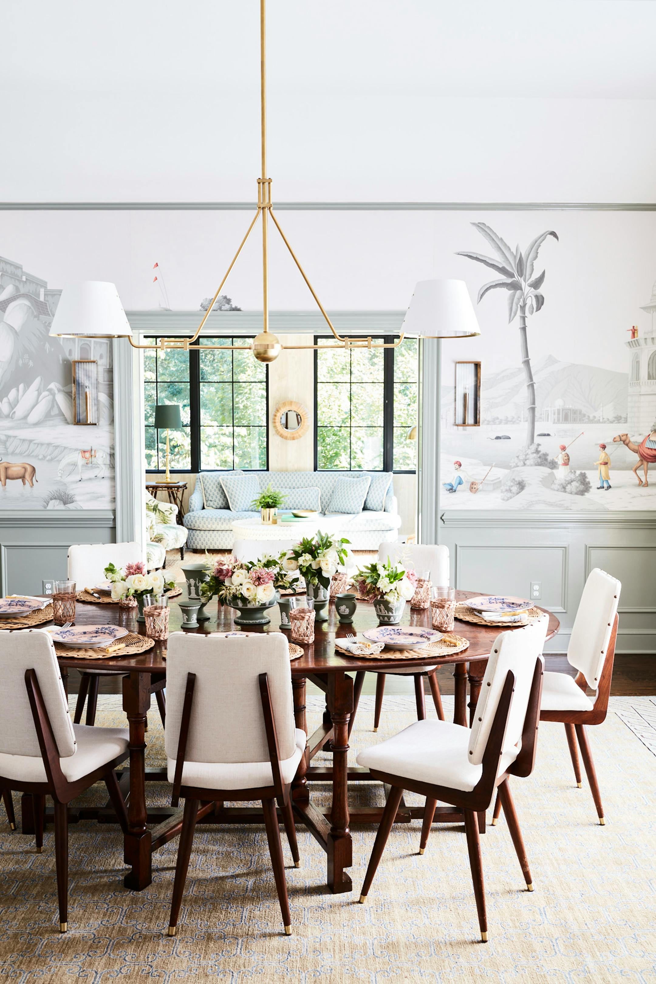 Leah O'Connell chose de Gournay's Early Views of India for the dining room walls, providing a more romantic, faraway feel. MUST CREDIT: Anna Williams