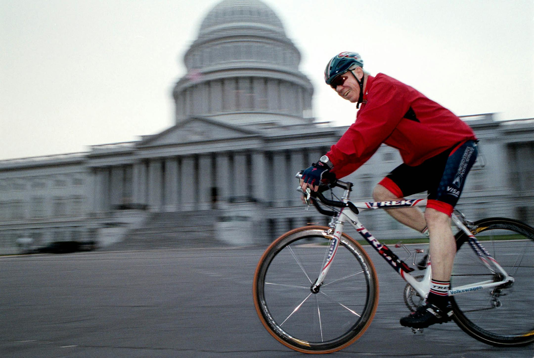 Congressman James Oberstar cycling around the US Capitol in Washington DC on hisTrek Tour de France 2000 racing bike which has a carbon fiber frame and graphite handlebars and seat post. April 12 2002. Photo: Melanie Burford