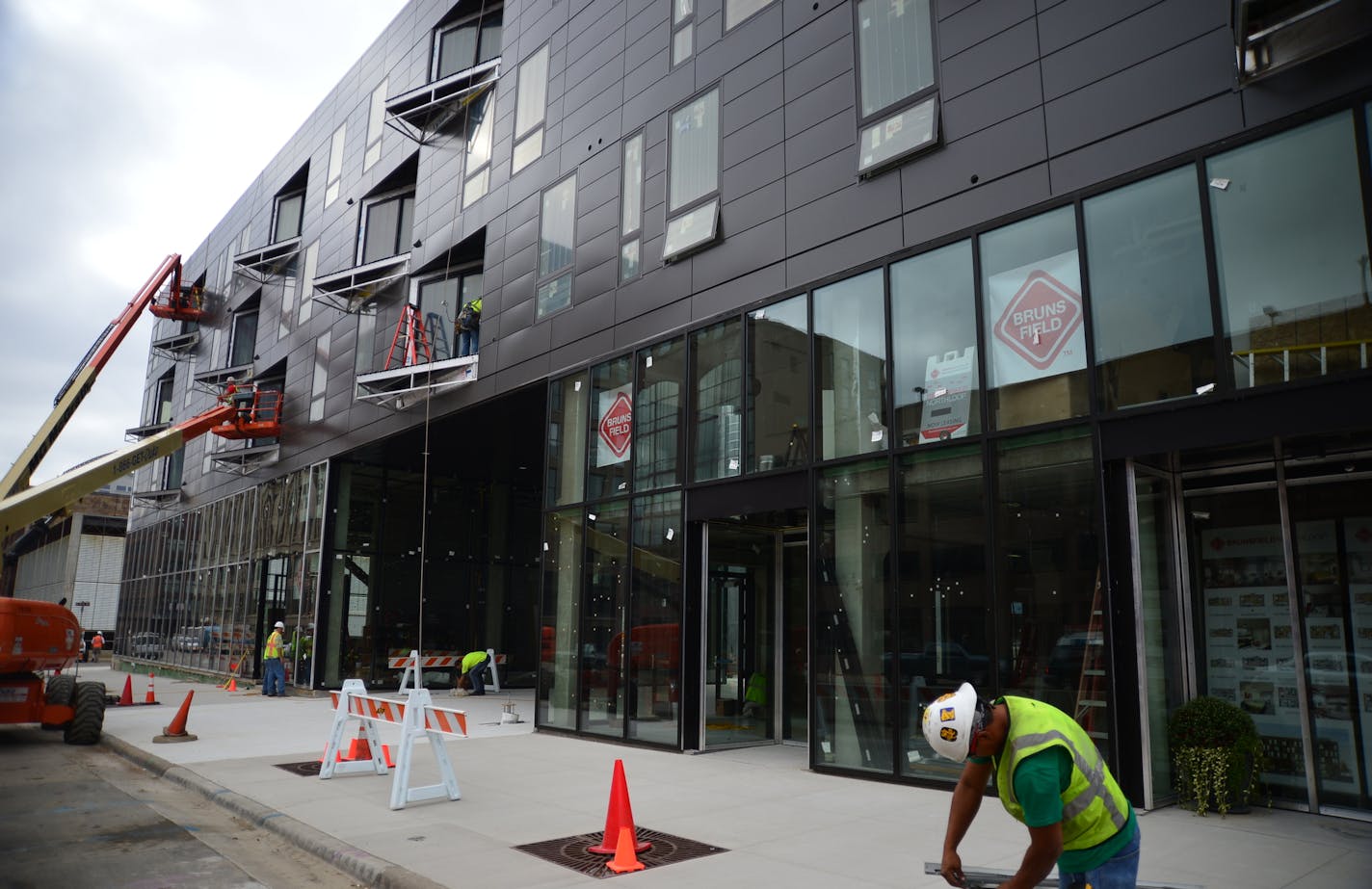 Brunsfield, an international development company headquartered in Malaysia, is making its U.S. debut with a boutique apartment building in Minneapolis at 915 Washington Avenue North. Jane Delworth did a walk through her apartment and will move in later Friday August 30, 2013 . ] Richard.Sennott@startribune.com Richard Sennott/Star Tribune Minneapolis Minnesota Thursday 8/230/13) ** (cq)