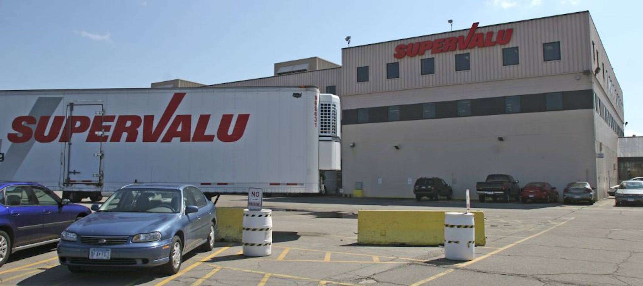 Supervalu's northern region offices and warehouse in Hopkins.