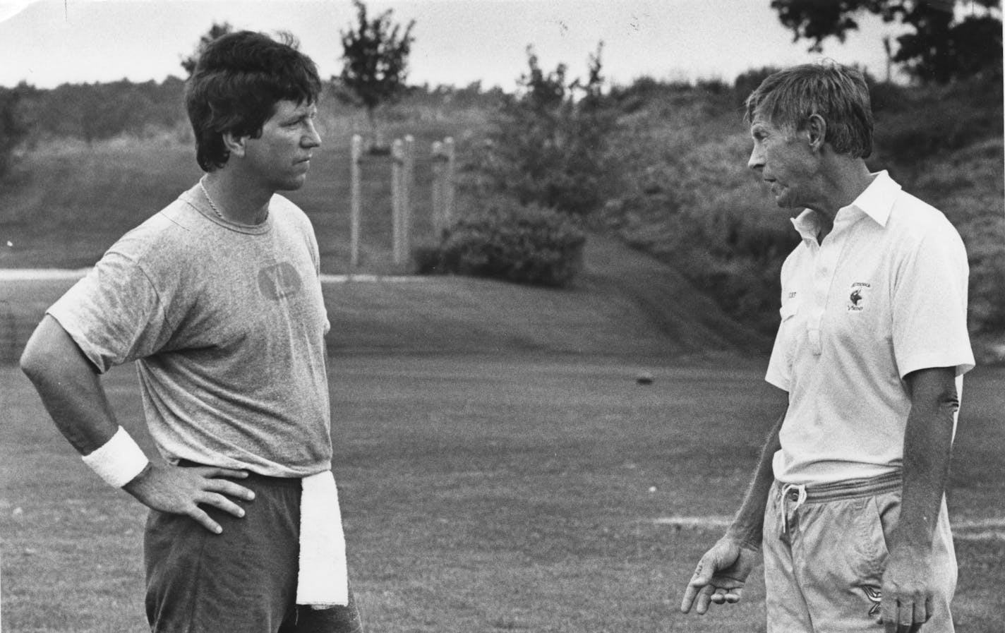 Tommy Kramer, left, went 3-2 as a starter for coach Jerry Burns in 1987 before giving way to Wade Wilson