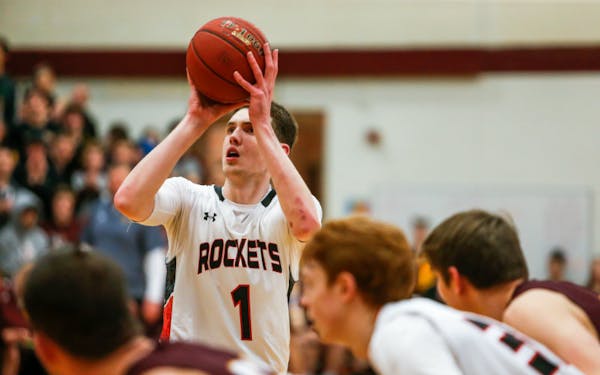 Rochester John Marshall star Matthew Hurt (1) says he hopes to make his college choice by the time the high school basketball season begins.
