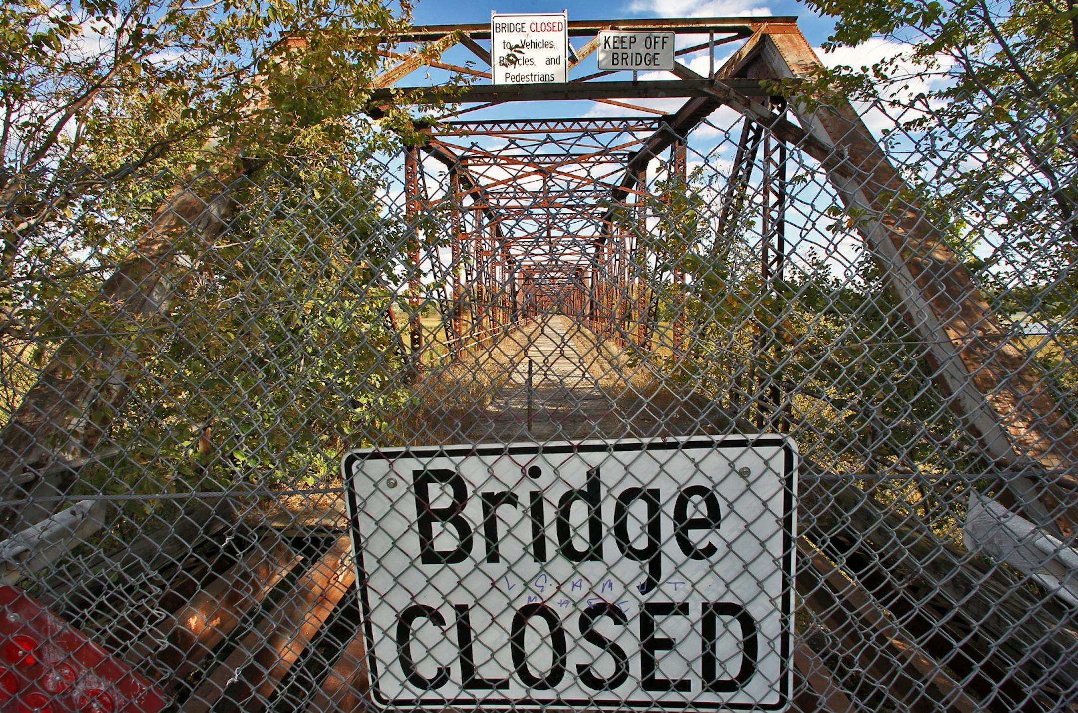 The Old Cedar Avenue bridge in Bloomington that juts out into the Minnesota Valley National Wildlife Refuge. (MARLIN LEVISON/STARTRIBUNE(mlevison@startribune.com (cq
