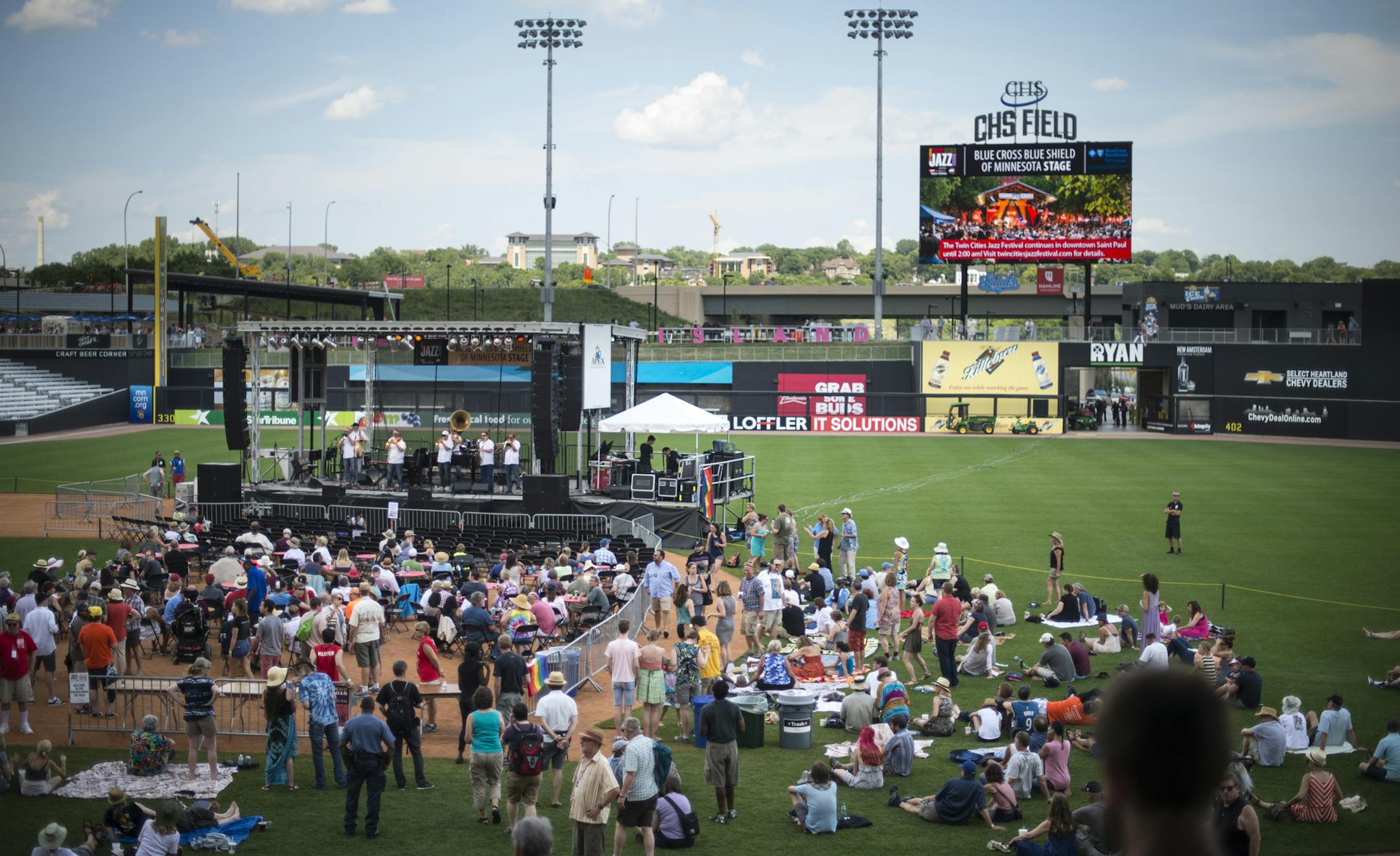 ] Aaron Lavinsky • aaron.lavinsky@startribune.com Dr. John performed Saturday, June 27, 2015 at CHS Field in St. Paul.