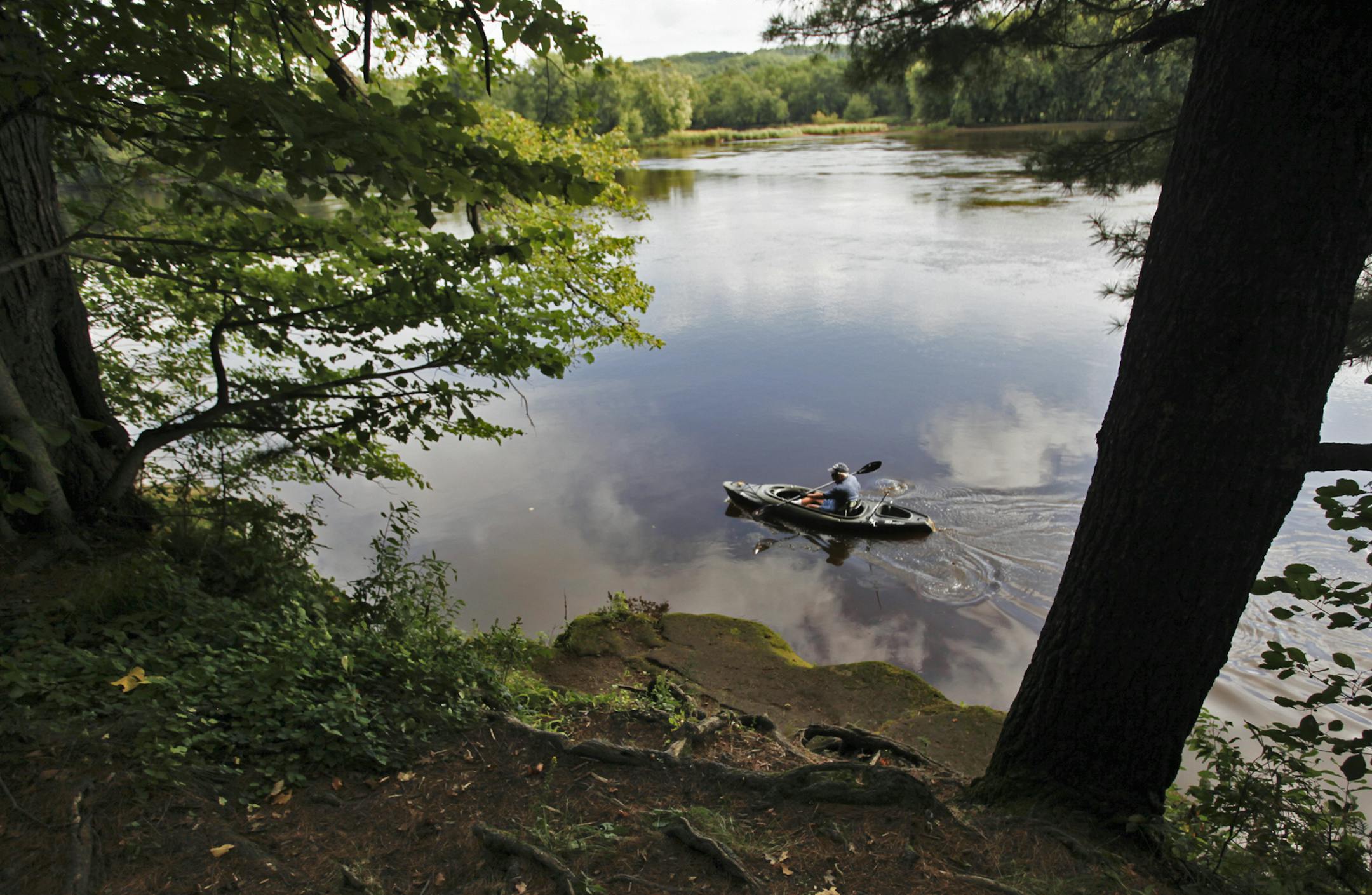 Don Quick of St. Paul kayaked the waters of the St. Croix River at William O'Brien State Park at Marine on St. Croix, MN, Friday, Sept. 2, 2011.] - Marine on St. Croix, MN DAVID JOLES * djoles@startribune.com - Minnesotans get one last chance at summer during the Labor Day weekend, where many will spend at one of many Minnesota state parks.**Don Quck, cq bestmn2012 ORG XMIT: MIN2013053111562618