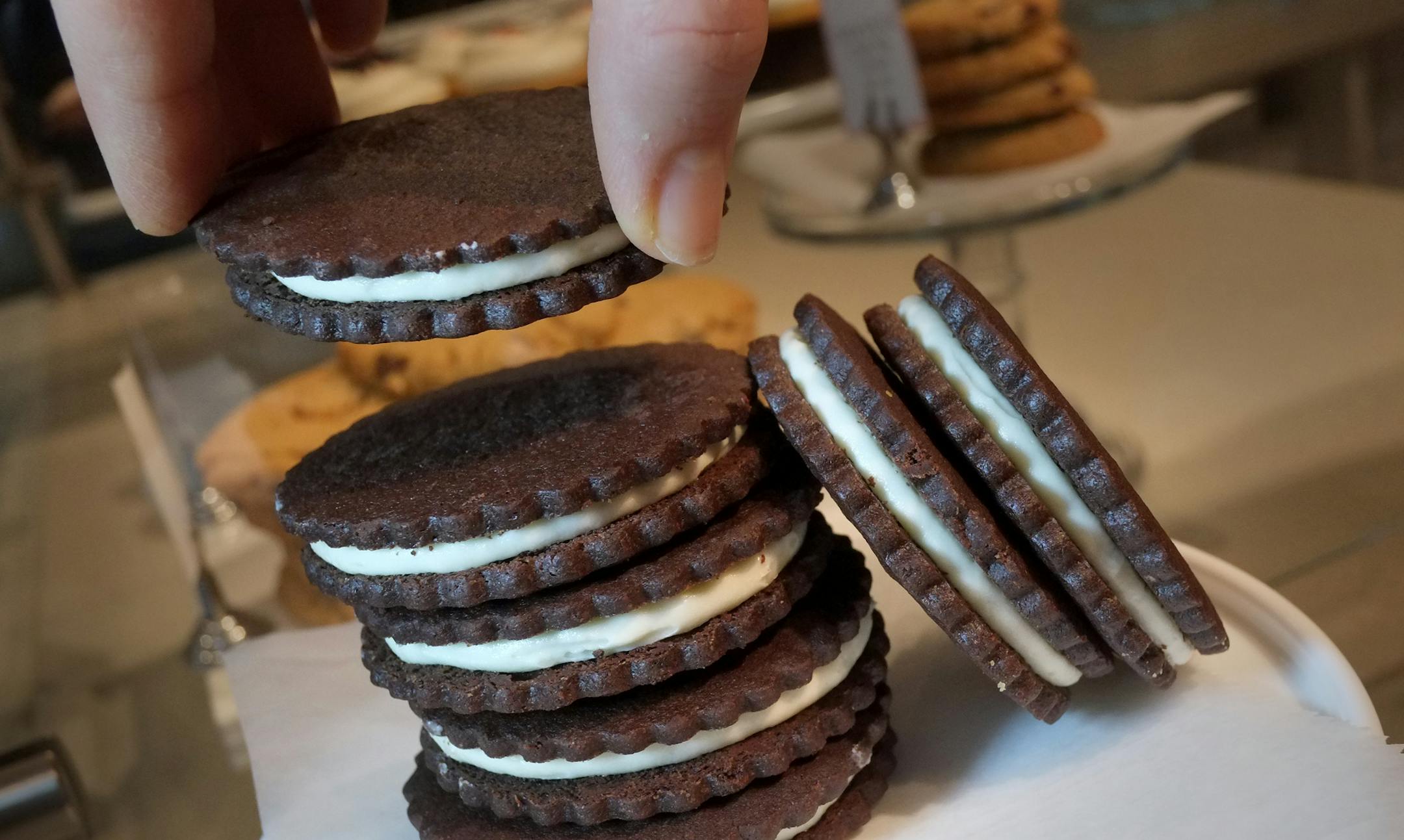 "Oreos" or the pretty cupcakes at Cocoa & Fig. ] TOM WALLACE &#x2022; twallace@startribune.com _ Assignments #20027783A_ February 23, 2013_ SLUG: 355643 RN022813_ EXTRA INFORMATION: Minneapolis eats, with a variety of food, settings, and people using the skyway eateries to get them through the lunch hours. People: Jeff Burstein, owner of the classic Brothers Deli, 6th and Nicollet Places: One Two Three Sushi in the IDS Center (7th St. side), where they have a design-your-own sushi line. food: a