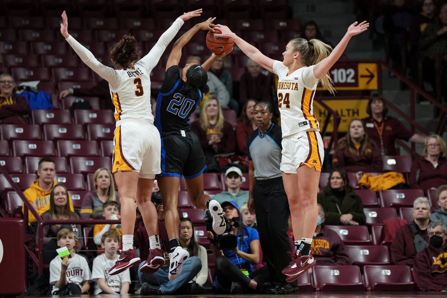 Minnesota Gophers guard Amaya Battle (3) and Minnesota Gophers forward Mallory Heyer (24) try to stop Kentucky Wildcats guard Amiya Jenkins (20) from scoring in the first half. A foul was called on Minnesota Gophers guard Amaya Battle (3). The Gopher women's basketball hosted the Kentucky Wildcats on Wednesday, Dec. 7, 2022 at William's Arena in Minneapolis, Minn. ] RENEE JONES SCHNEIDER • renee.jones@startribune.com