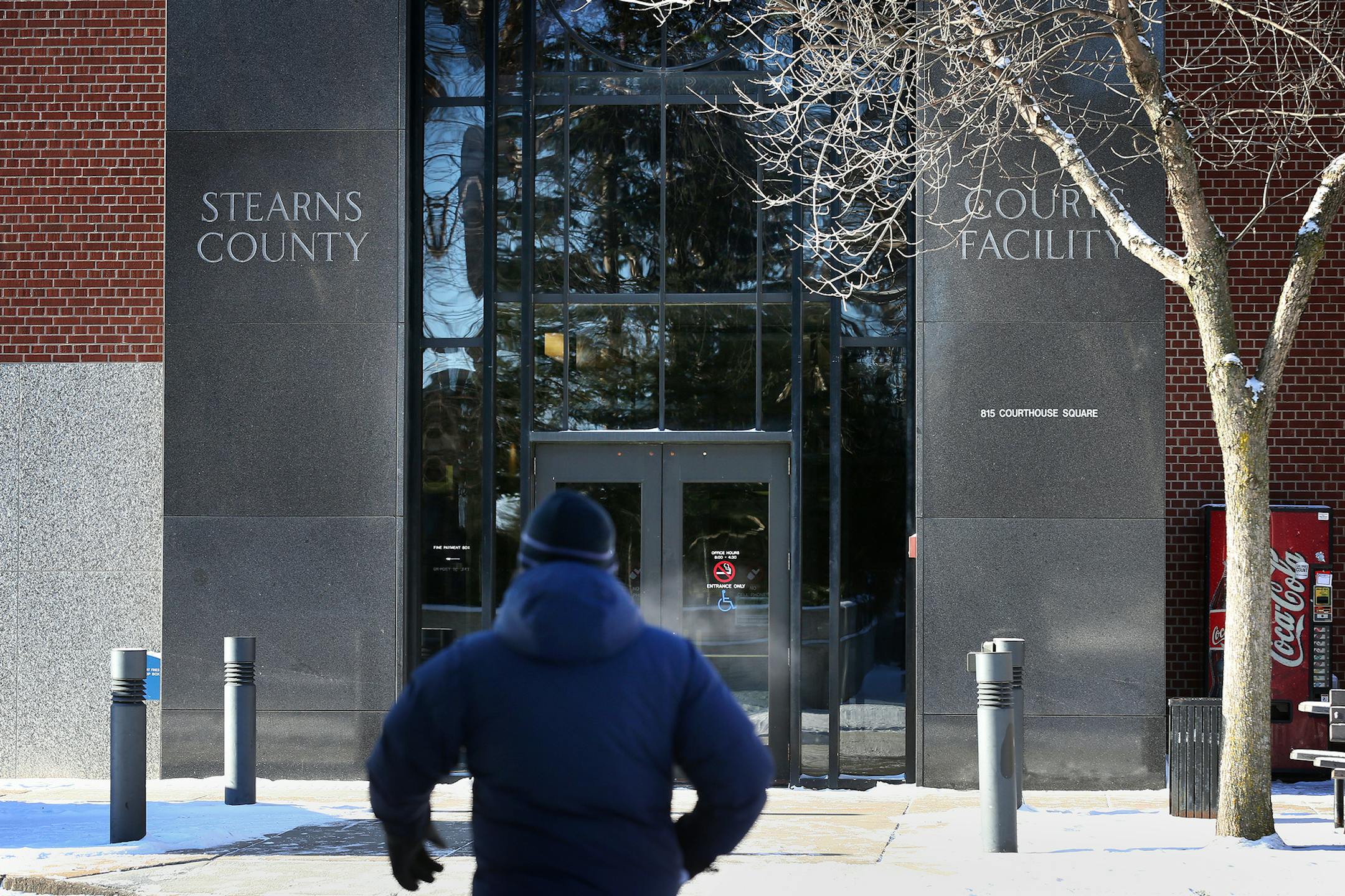 People enter the Stearns County Court Facility in St. Cloud, Minn. on Monday, January 12, 2015. ] LEILA NAVIDI leila.navidi@startribune.com / BACKGROUND INFORMATION: Jury selection began in the trial of Brian Fitch on Monday, January 12, 2015, who is charged with first-degree murder and three counts of attempted first-degree murder in the July 30 death of Mendota Heights police officer Scott Patrick.
