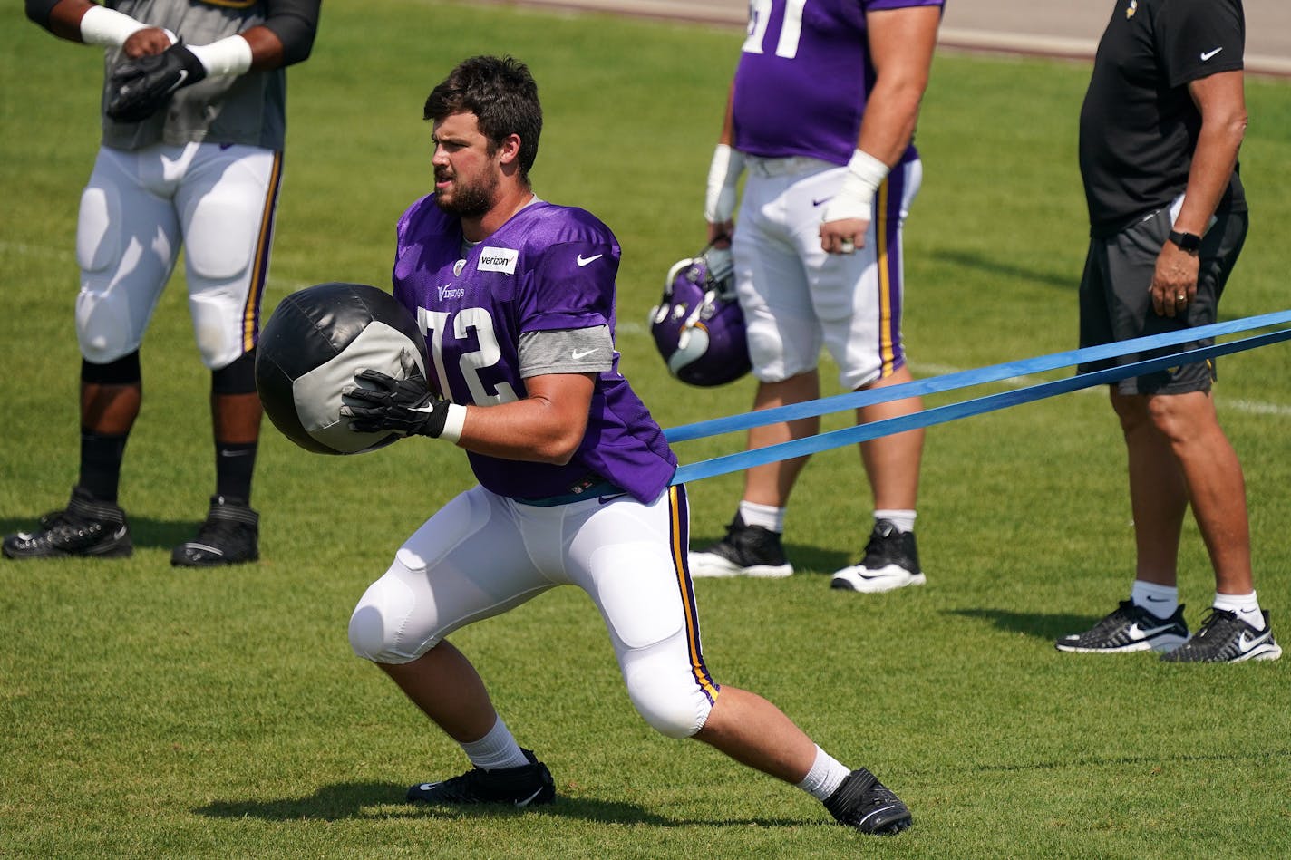 Vikings offensive tackle Ezra Cleveland