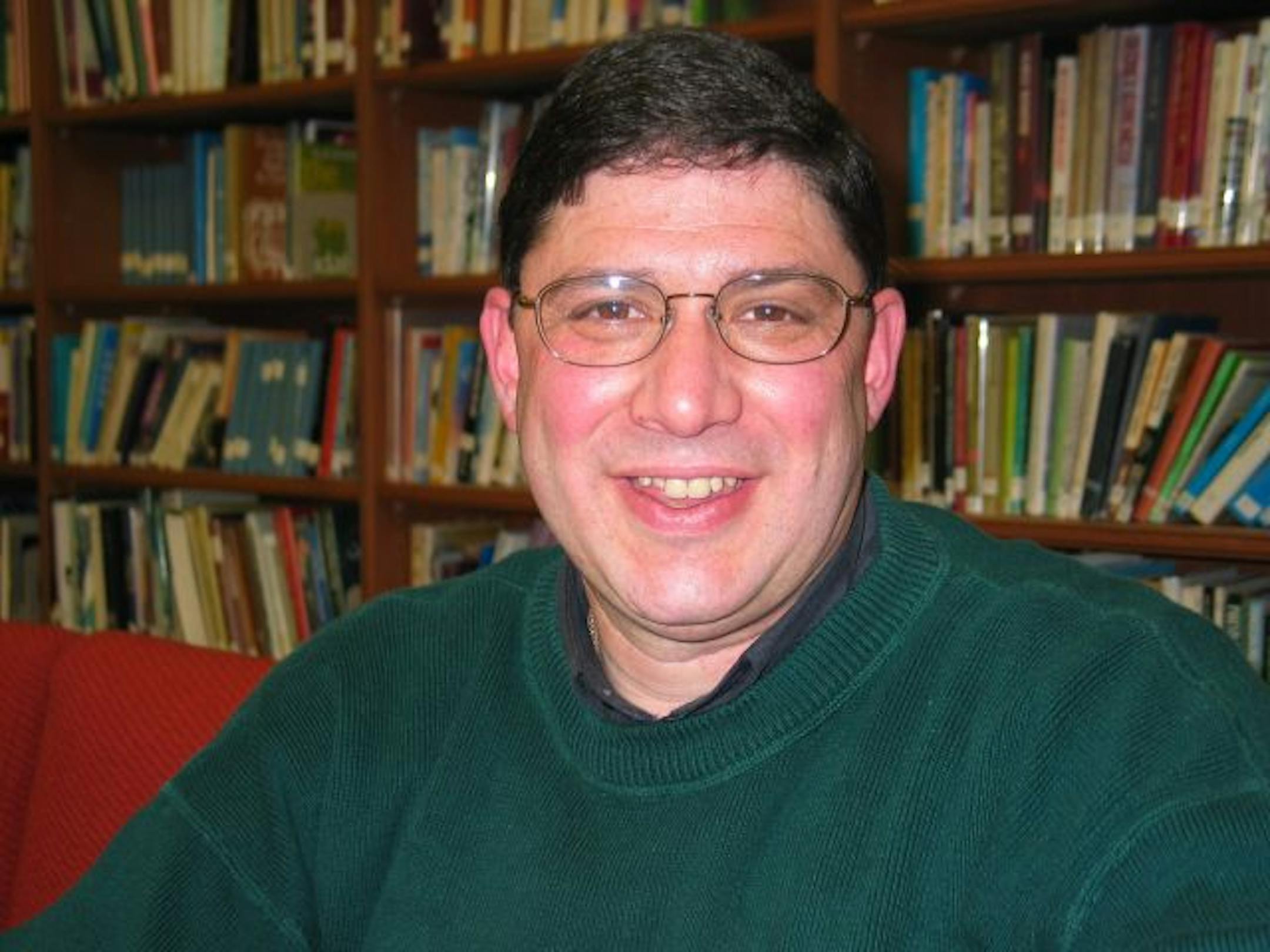 David Singer, an unemployed human resources manager, now counsels unemployed workers. Photo shot 4/22/03.