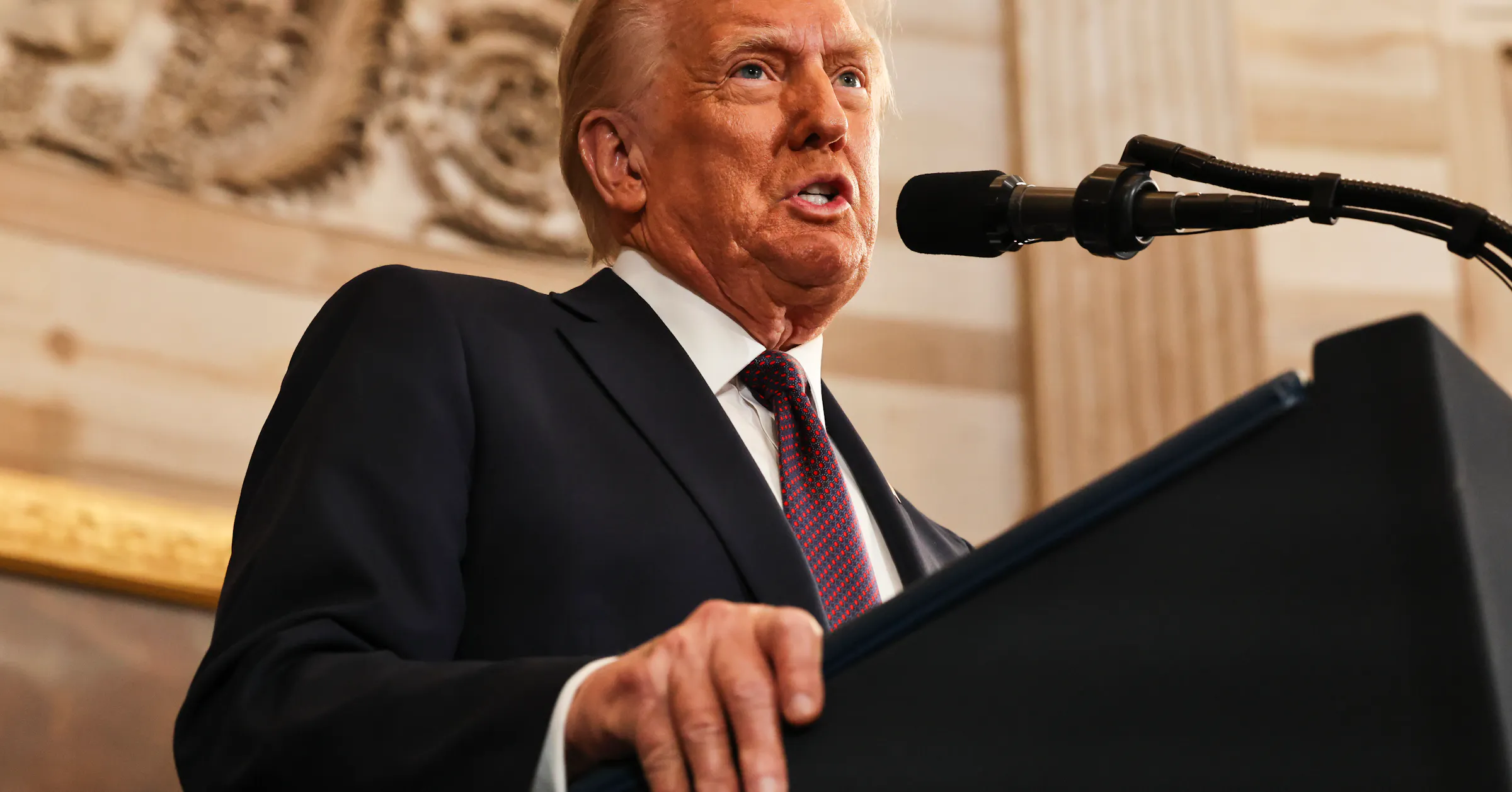 In seiner Antrittsrede greift Trump die früheren Führer des Landes scharf ...